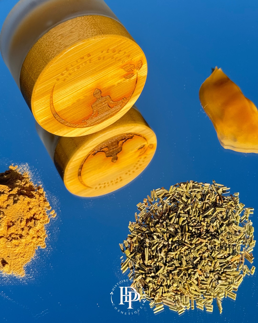 ✨ Offrez à votre peau un moment de pure douceur avec le Peeling Végétal.
Ce gel gommant aux noyaux d’abricot élimine délicatement les cellules mortes et les impuretés pour révéler un teint frais et lumineux.
Enrichi en extrait de papaye aux propriétés antioxydantes et en huile essentielle de romarin purifiante, il laisse la peau lisse, douce et parfaitement hydratée 🌿
Un soin naturel, sensoriel et efficace pour une peau éclatante de vitalité 💛
By @mathildemay_com
#soindelapeau #gommagevisage #cleanbeauty #peelingnaturel #skincareroutine #beauteenaturelle