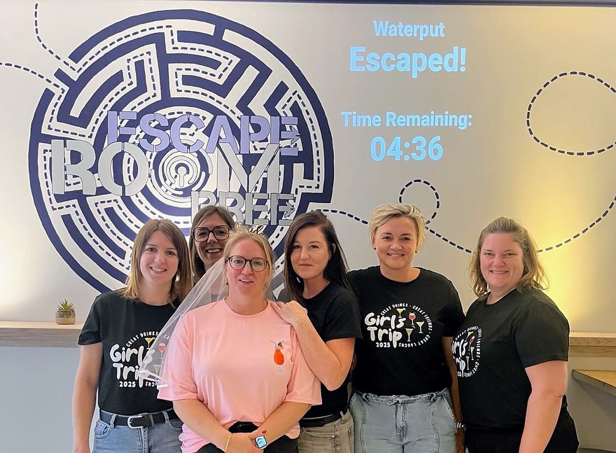 De deur gaat op slot… de tijd tikt… alleen samenwerken kan jullie redden. Durven jullie het aan? 🔒⏰ Boekingen en info: www.escaperoombree.be
#escaperoom #spannend