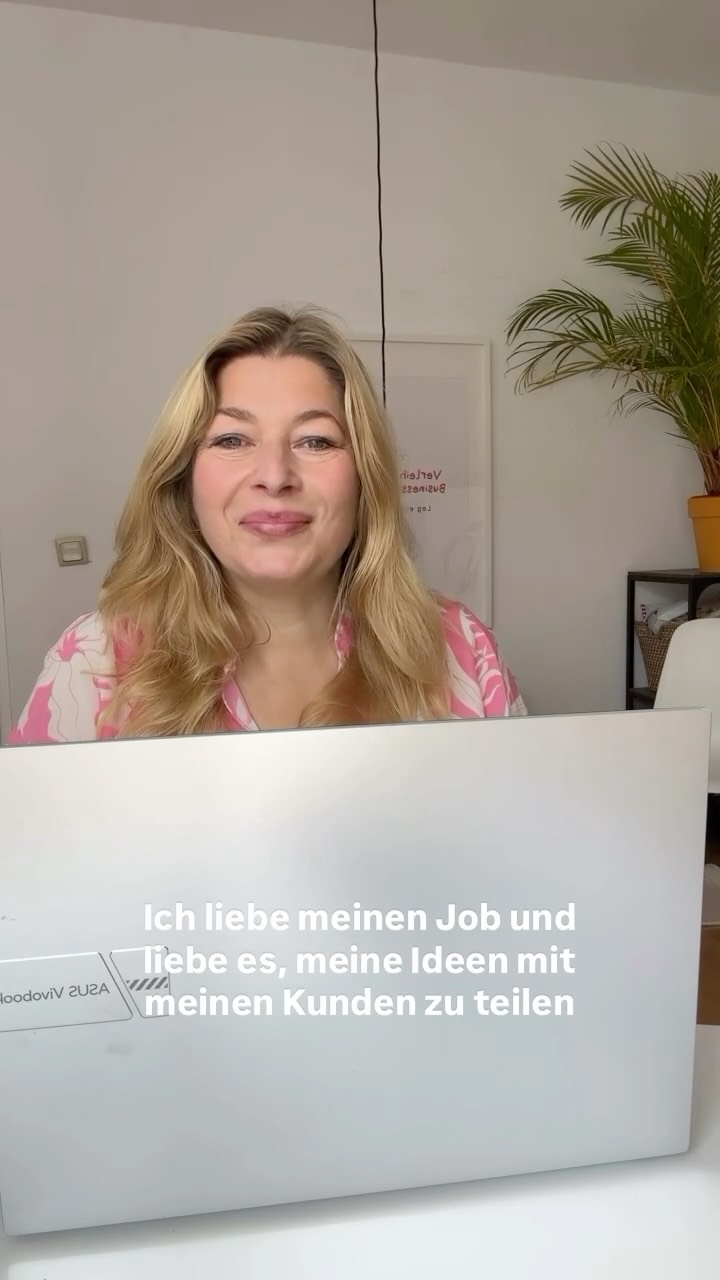 Ich bin für meine Kunden frei unterwegs, arbeite offline und online – ich hab Bewegung. Und jede Menge Ideen. 💡
Ich bin kein klassischer Beratungs-Typ.
Ich bin ein mobiler Think Tank – unterwegs zwischen Potsdam, Berlin und und und , mal online, mal direkt beim Kunden und da, wo Ideen fliegen lernen.
Mal entwickle ich mit einer Gründerin ihr Lieblingsbusiness,
mal zünde ich bei einem Unternehmen den nächsten Marken-Impuls,
mal mixe ich Kreativität, KI & Zukunft in einem Workshop.
Denn ganz ehrlich: Standard bringt keine Flügel.
Ich arbeite da, wo Neues entsteht –
in Köpfen, in Teams und Menschen, die ihr Herzensbusiness mit Flügeln versehen möchten.
✨ Alles beginnt mit einer Idee.
Und genau da komm ich ins Spiel.
Ich verleihe deinem Business Flügel. 🦋
#initialzünder #allesbeginntmiteineridee #kreativdenkerin #thinktank #innovation #markenstrategie #personalbranding #femaleimpact #potsdambusiness #berlincreative #fliegmitmir