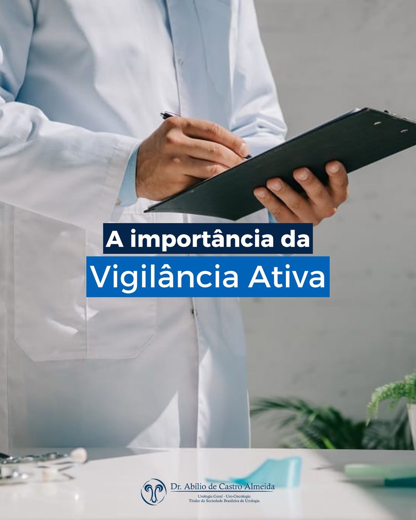 A vigilância ativa é uma estratégia adotada em alguns casos de câncer de próstata de baixo risco, em que o paciente é acompanhado de perto, sem necessidade de tratamento imediato.
⠀
🎯 O objetivo é monitorar a doença cuidadosamente, evitando procedimentos invasivos desnecessários e mantendo a qualidade de vida.
⠀
✅ Como funciona:
• Consultas regulares com o urologista;
• Exames de sangue (PSA) periódicos;
• Toque retal e biópsias de acompanhamento conforme indicação;
• Avaliação constante da evolução do quadro.
⠀
Essa conduta é segura e baseada em evidências, desde que o paciente siga corretamente o acompanhamento médico. Caso o tumor mostre sinais de progressão, o tratamento é iniciado no momento certo.
⠀
👨⚕️ A vigilância ativa não é “não tratar” — é tratar com sabedoria e no tempo certo.
#Urologia #CâncerDePróstata #VigilânciaAtiva #SaúdeMasculina #Prevenção #Urologista