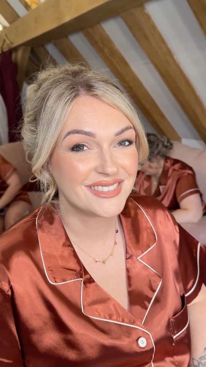 BRIDESMAID GLAM🧡 Millies bridal party were a dream and were also so individual in their makeups!! I was blessed with the most beautiful faces to create 5 completely different makeups!!
Loved creating this peachy, bronzey monochromatic makeup look 🤍🧡 Perfect not only for this time of year but all year round!!
I will start posting more bridal party makeups in future for all your makeup inspo!! ✨
Venue: @theoldkentbarn - I am so honoured to be a recommended supplier here!! 🫶🏻
Hair: @sophistic_hair ✨