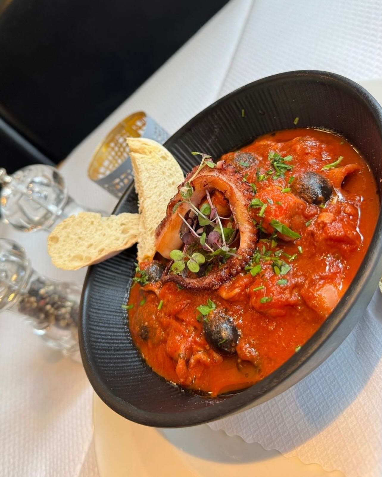 Tagesgericht #fisch #meeresfrüchte
Immer solange der Vorrat reicht.
Lasst es euch schmecken.
Wir wünschen ein tolles Wochenende #gräfrath #sollingen #mittagessen #mittagstisch #kaffeehaus