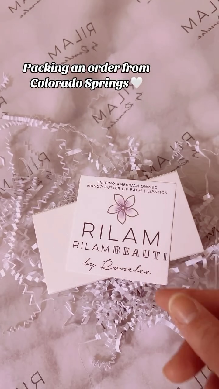 Our tinted lip balm, Kulay Rosas, is on its way to Jennifer! Thank you so much! 💜
•
•
#rilambeauti #tintedlipbalm #handmadelipbalm #filipinoamerican #filipinoownedbusiness #smallbusiness #ecofriendlymakeup #ecofriendlypackaging