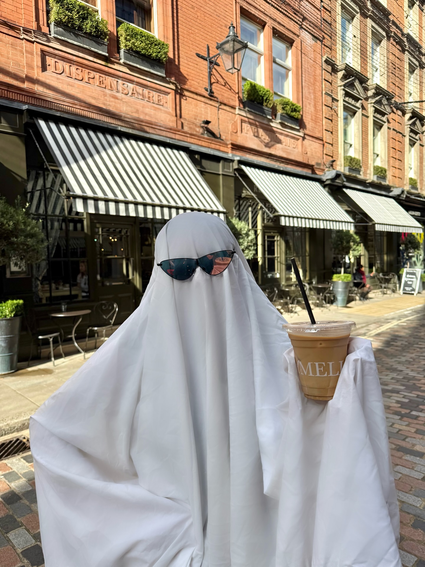 Ghosted by everyone except our morning latte👻
#mocha #bestcoffeecoventgarden #bestcoffee#weekends #weekendvibes #desert #cake #cakes #avocadotoast #halloween #spookyseason #halloweencostumeideas #halloweendrink #halloweenoutfit #latte #lattéart