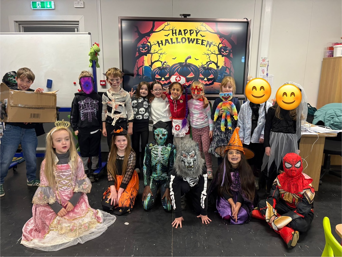 A spooky day in Emma’s classroom 👻🎃💀 Happy Halloween everyone!