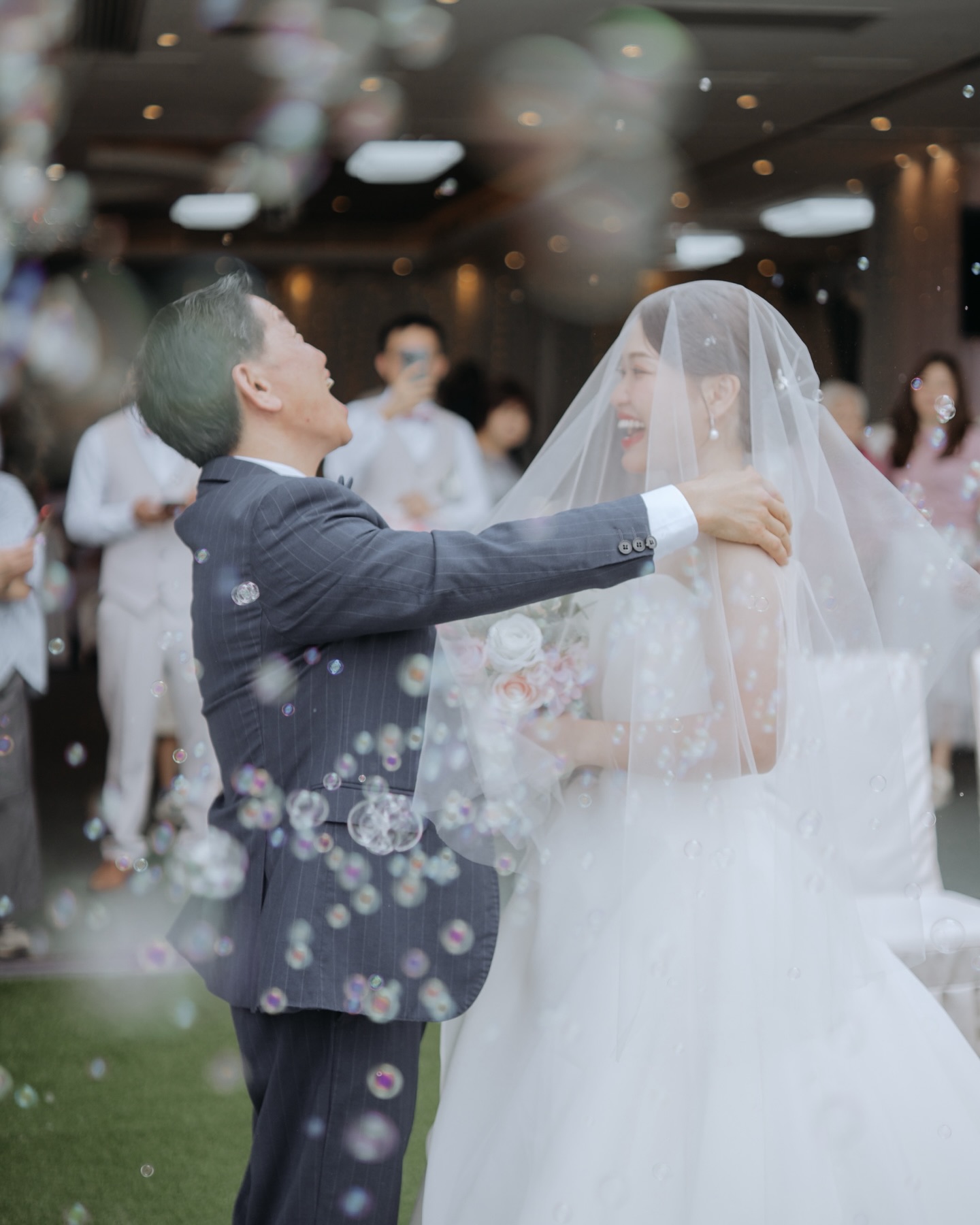 He’s nervous
he’s waiting for his forever
Photo @waxleungphotography
Video @visual_ms
Makeup @amychu @vicky.wk_mua
Mc @mcbowielam
———————————————————————
Contact us for capture your sweetest memories
Link in Bio 🤍
#waxleungphotography
#婚禮攝影 #香港婚禮攝影 #weddingphotohk #婚紗外拍 #bigday #攝影師視覺 #hkcouple #婚禮紀錄 #weddingdayhk #weddingphotoshoot #bigdayhk #weddinghk