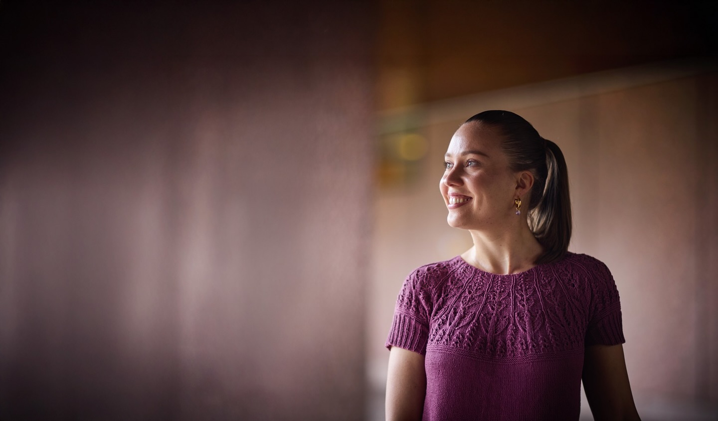 Kiitos niin paljon kaikista synttärionnitteluista. 🧡
Kiitos että olette. 🧡
Syksyssä on lupa levätä lisääntyvässä pimeydessä —
mutta aina välillä tekee mieli myös loistaa valoa ulos sisältä päin.
T. syksyn lapsi
📸: @mikkomantyniemi @ateljeemantyniemi
#syksynlapsi #lokakuu #kiitos