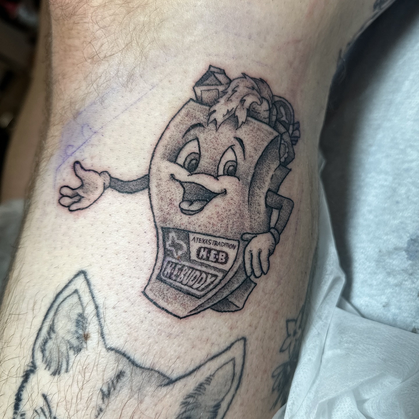 Tattooed this icon the other day 🛒✨ long live H-E-Buddy 🔥
Made at @electricavetattoo.atx
.
.
Submit a form through the link in my bio to book! I’ll be getting to new requests here these next couple days 💌
____________________________
#atx#atxtattoo#finelinetattoo#heb#hebtattoo#hebuddy#texastattoos#texashumor#blackandgreytattoo#electricavetattoo