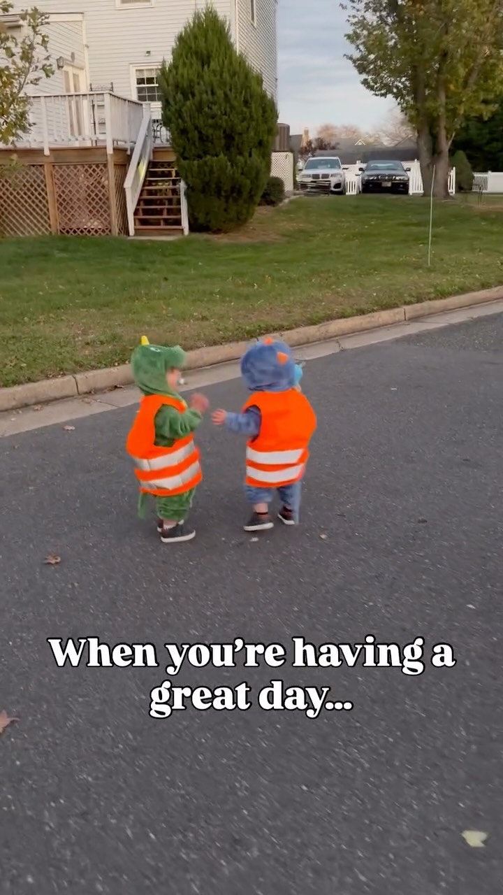 He stole the binky, but not the vibe 😂
Because sometimes staying unbothered is the real superpower 💁♀️
#twinlife #twinmomlife #funnytwins #momofboys #boymomlife #toddlersoftiktok #momhumor #postpartumrealness #unbotheredvibes #correlationcrew #dailychaos #siblingantics #reelmoments