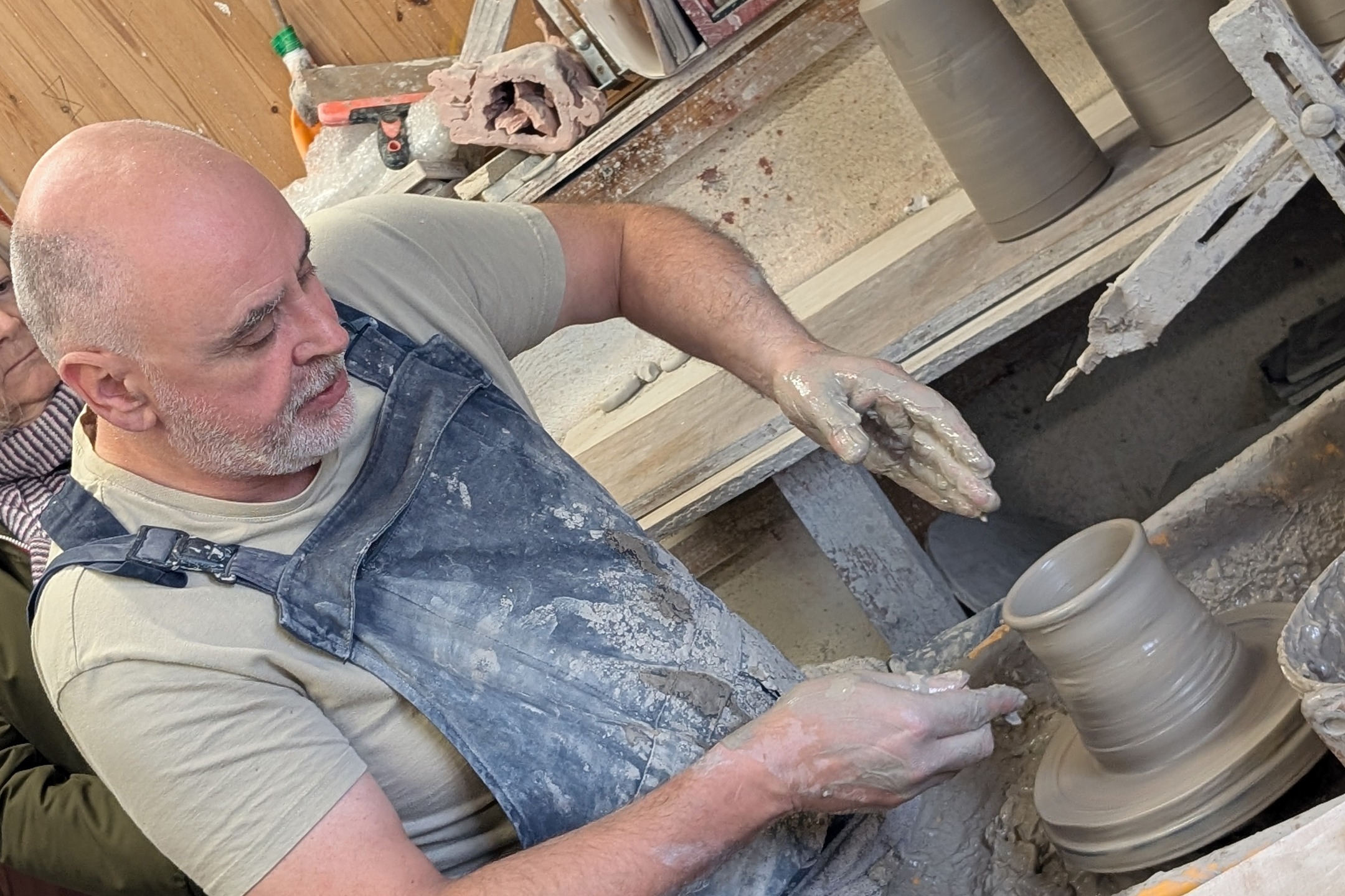 Ireland In Focus guests were blown away when they got to see craft in action at a unique visit to @johnryanceramics his studio in Ballymote this week.
Thank you so much to John for a brilliant visit, a real highlight for many guests
@visitsligo_official @tourismireland @dccireland