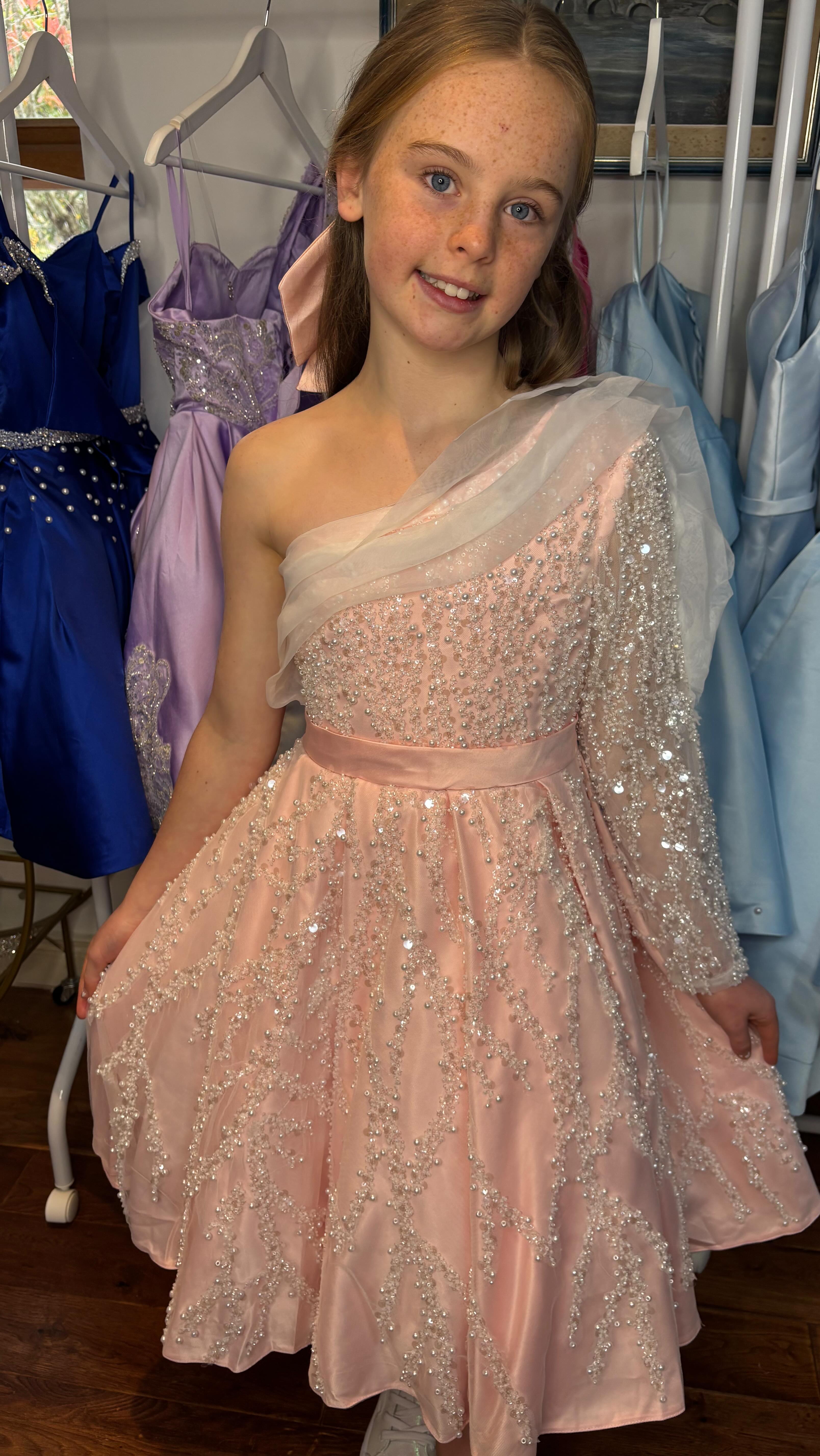 Confirmation bookings are filling up fast. Be sure to book in soon 🥰 delivery for dresses is 6-9 weeks. Come instore and see our collection.
#Confirmation #confirmationdresses