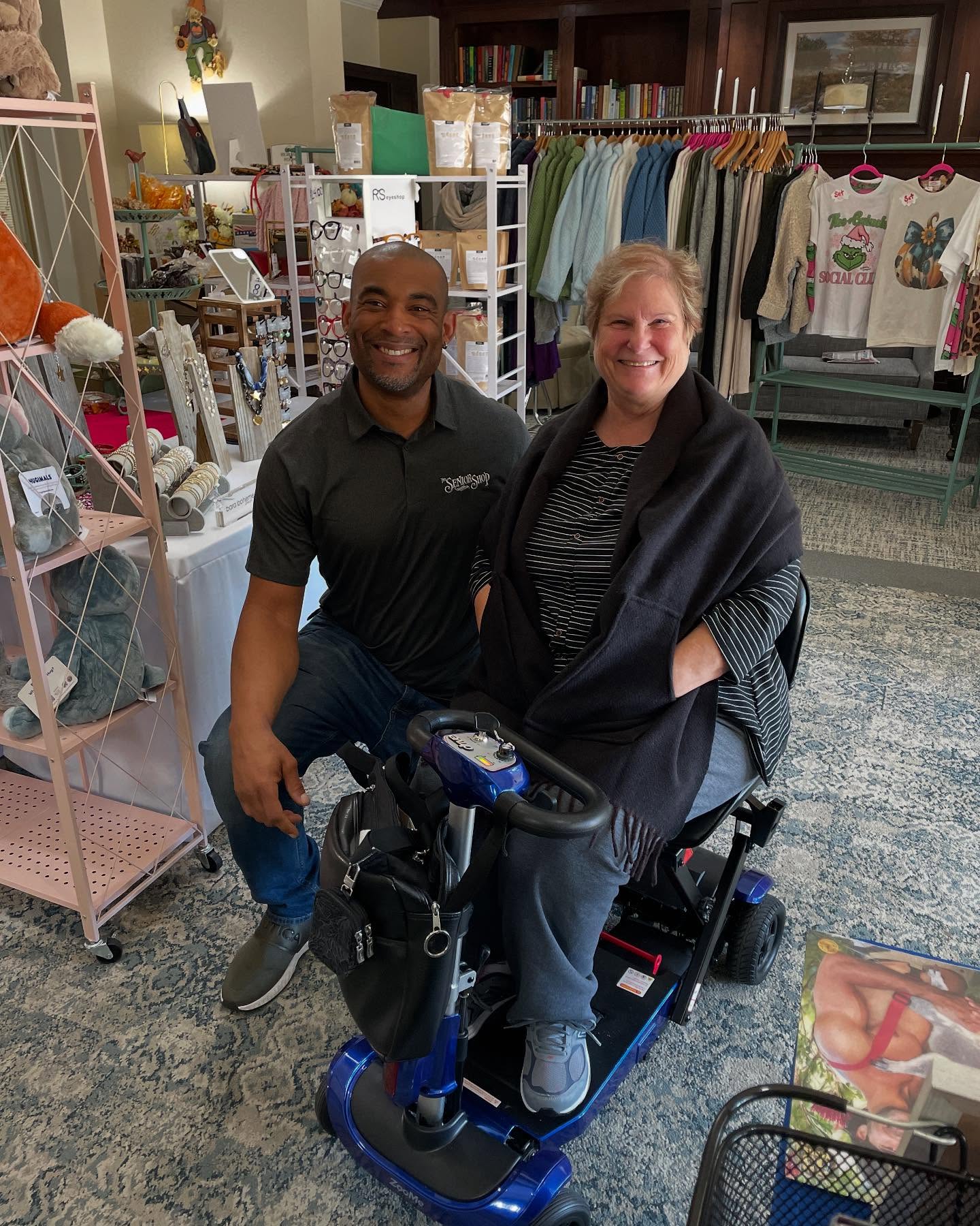 Lee is rocking her new pocket scarf and was quite delighted to get a picture with Jonathan. #pocketscarvesarethebest