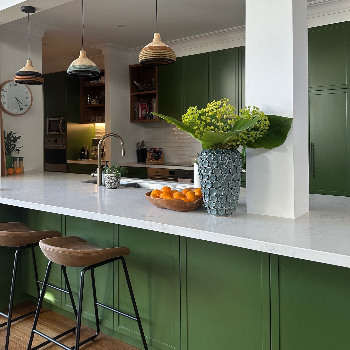 Green kitchens are having a moment and it’s easy to see why with this beautiful green - Nereus by Dulux. Regardless of whether you lean towards soft sage or rich olive, green feels calming and fresh and adds character in a way that feels timeless.
Paired with brass, marble or timber, it brings life to the space while still feeling refined.
Thinking about a kitchen renovation? I would love to help. Send me a DM or reach out to elisha@rickwardesignstudio.com.au so we can arrange an initial consultation. Let's get started...