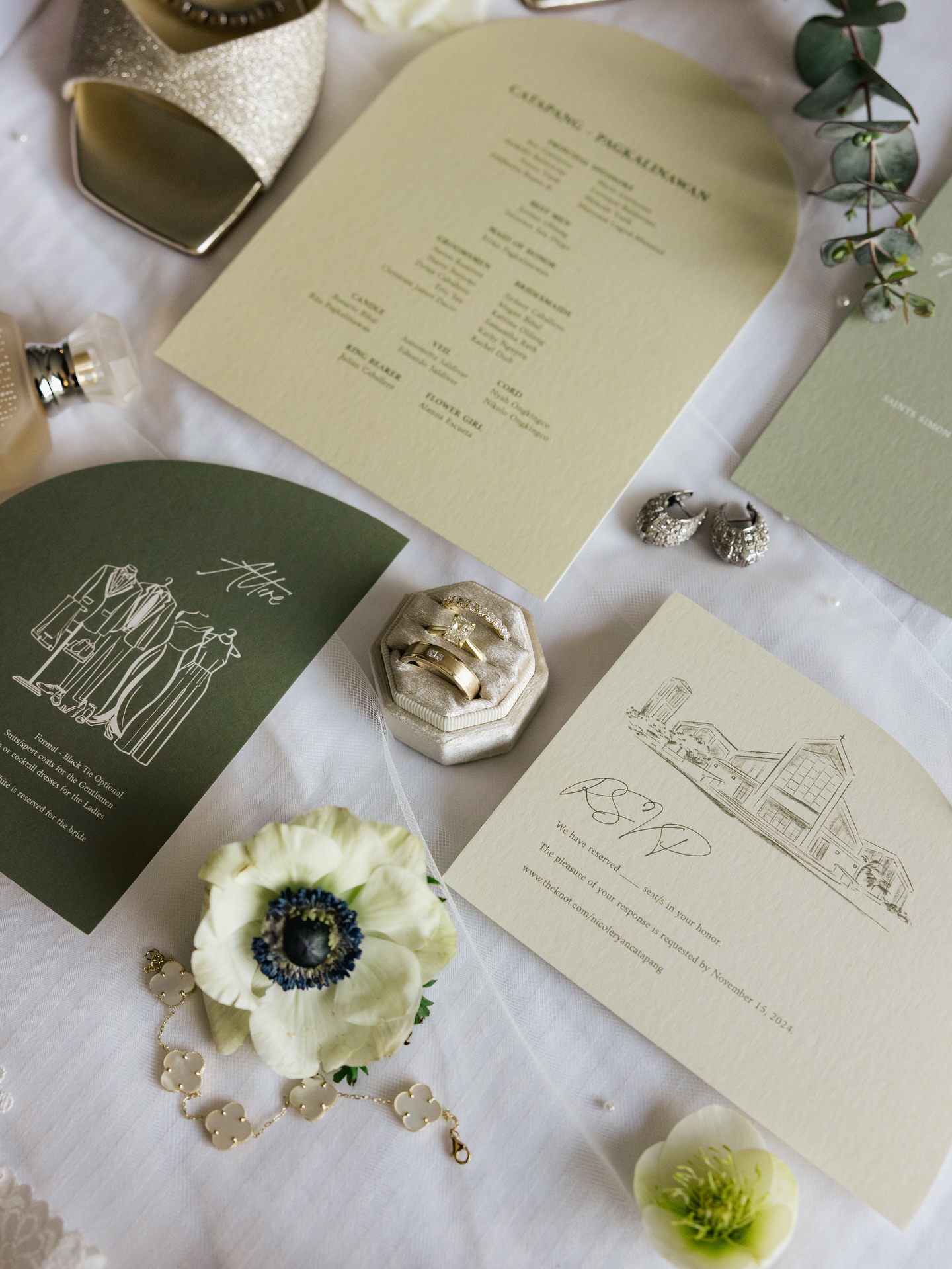 Classic, elegant, and filled with love. the first glimpse of a day to remember 💌✨
#weddinginvitations#weddingstationery#weddingplanner#socalweddingplanner