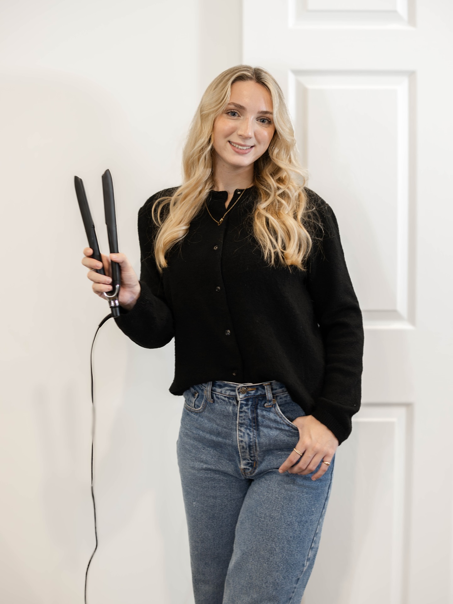 A mini brand shoot with @gracie.eberle.hair, one of @thescalpbarmuskoka talented junior stylists 💇🏼♀️✨
Brand photography is such a powerful way to highlight the people who bring your business to life — the ones creating the experience your clients love 🤍
DM to book your brand session, photography, or content creation package. 📩
Muskoka | Hair Stylist | Brand Photoshoot | Beauty | Esthetics
#muskoka #cotragecountry #photography #brandingphotography #lifestylephotography #muskokaphotographer #branding #productphotography #esthetics #esthetician #hairstylist #hairdresser #hairstyles #hairbeauty #beautytreatment #beautyshop #beautyphotography #portraits #creative photography