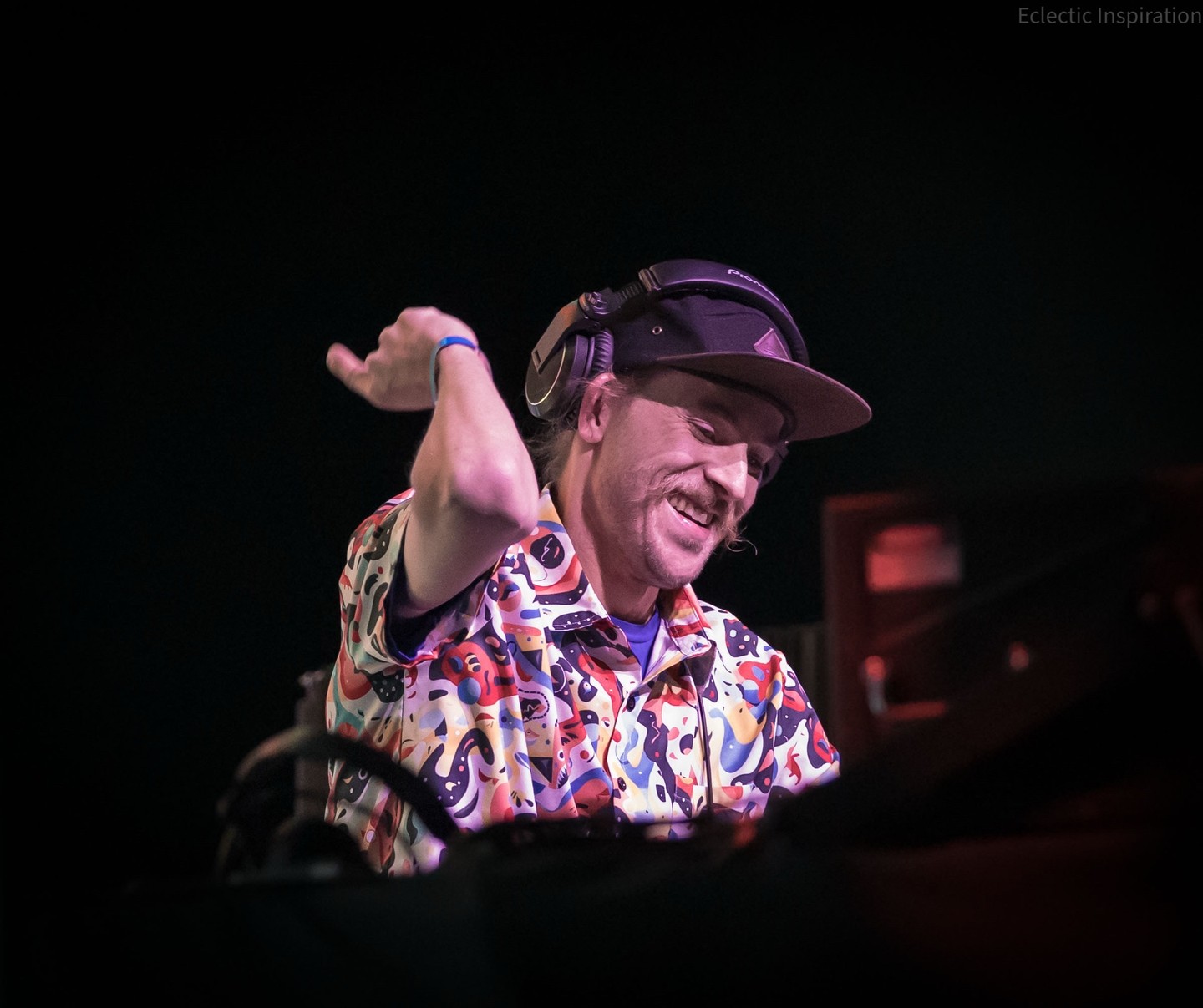 Great warm up set by the one and only @nate_derus!!