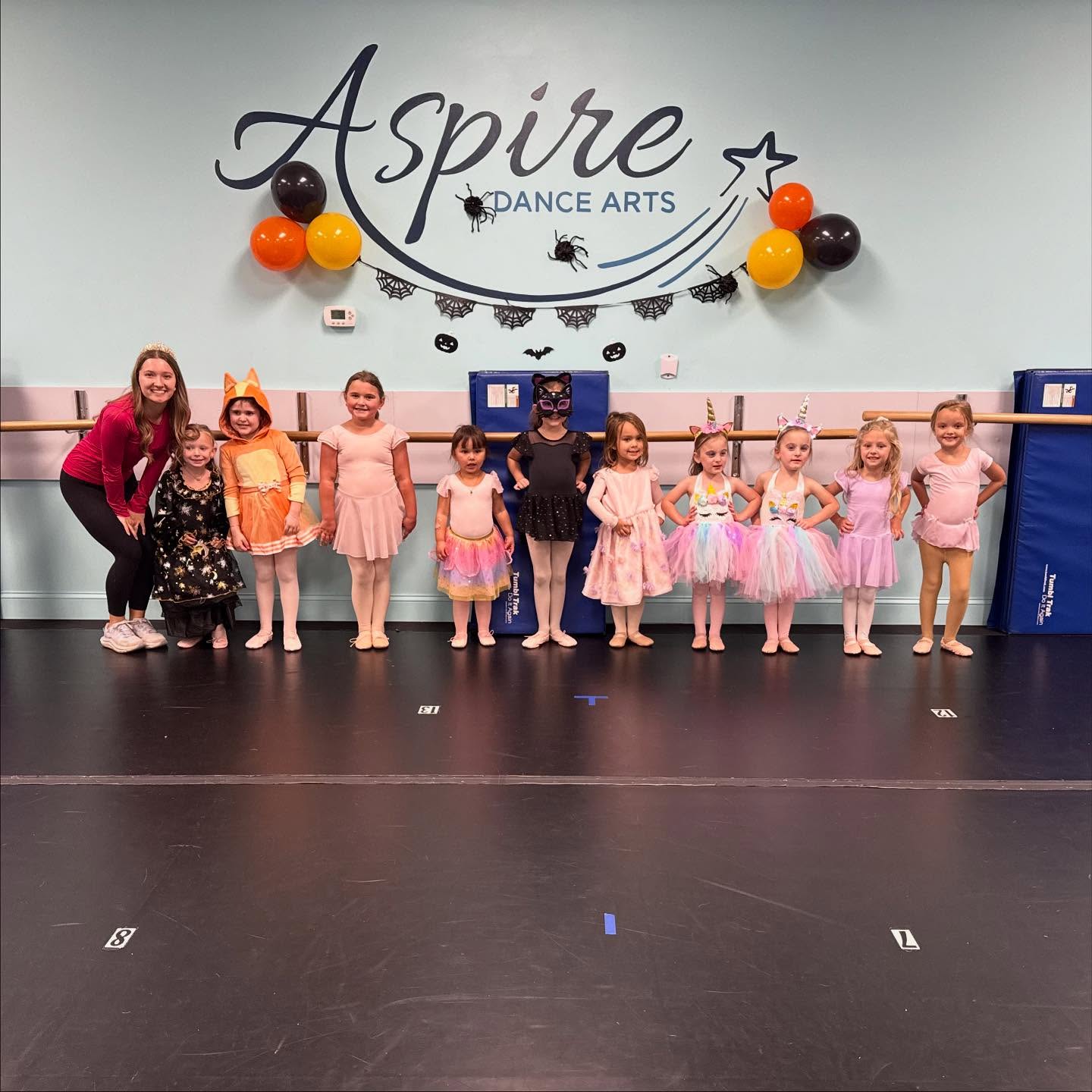 💀No Tricks, only Treats 🍭🍬🍫🎃
.
.
.
#halloween #halloweencostumes #halloweendressup #trickortreat #halloweendance #cantonga #ballgroundga