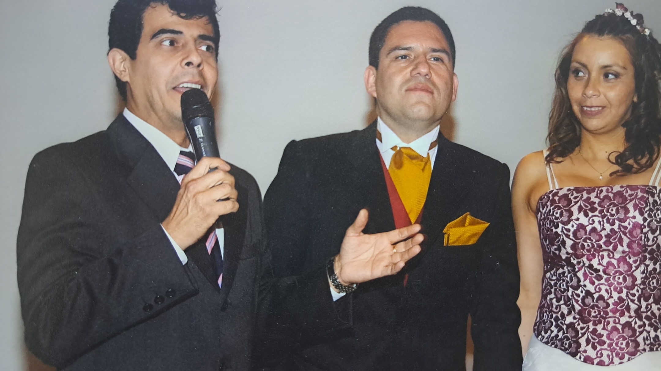 Maestro de Ceremonia, Animación Protocolar (Eso si que es dificil...mantener en mi la seriedad)...no se que año, ni donde....son tantos años ya.