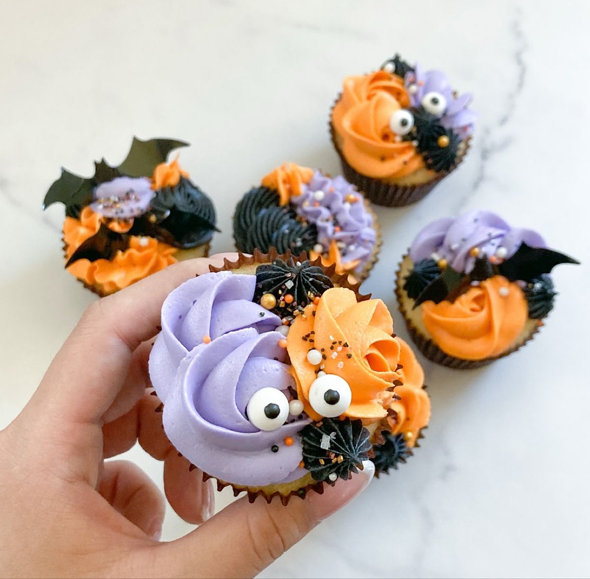 🎃 Halloween Cupcakes – 6 Pack ($40)
Treat yourself (and your little monsters!) to our spooky-cute Halloween Cupcakes, freshly baked and perfect for your Halloween celebrations.
Choose from two delicious flavours:
🧁 Vanilla Bean Sponge – soft, fluffy, and full of classic vanilla flavour.
🍫 Dutch Chocolate – rich, moist, and perfectly chocolatey.
Each cupcake is topped with smooth buttercream and decorated with fun Halloween-themed designs — perfect for parties, gifts, or a festive treat at home!
📍 Pick-up: Huapai
🕖 Thursday, 30th October | 7:00 – 7:30 PM
⚠️ Contains allergens