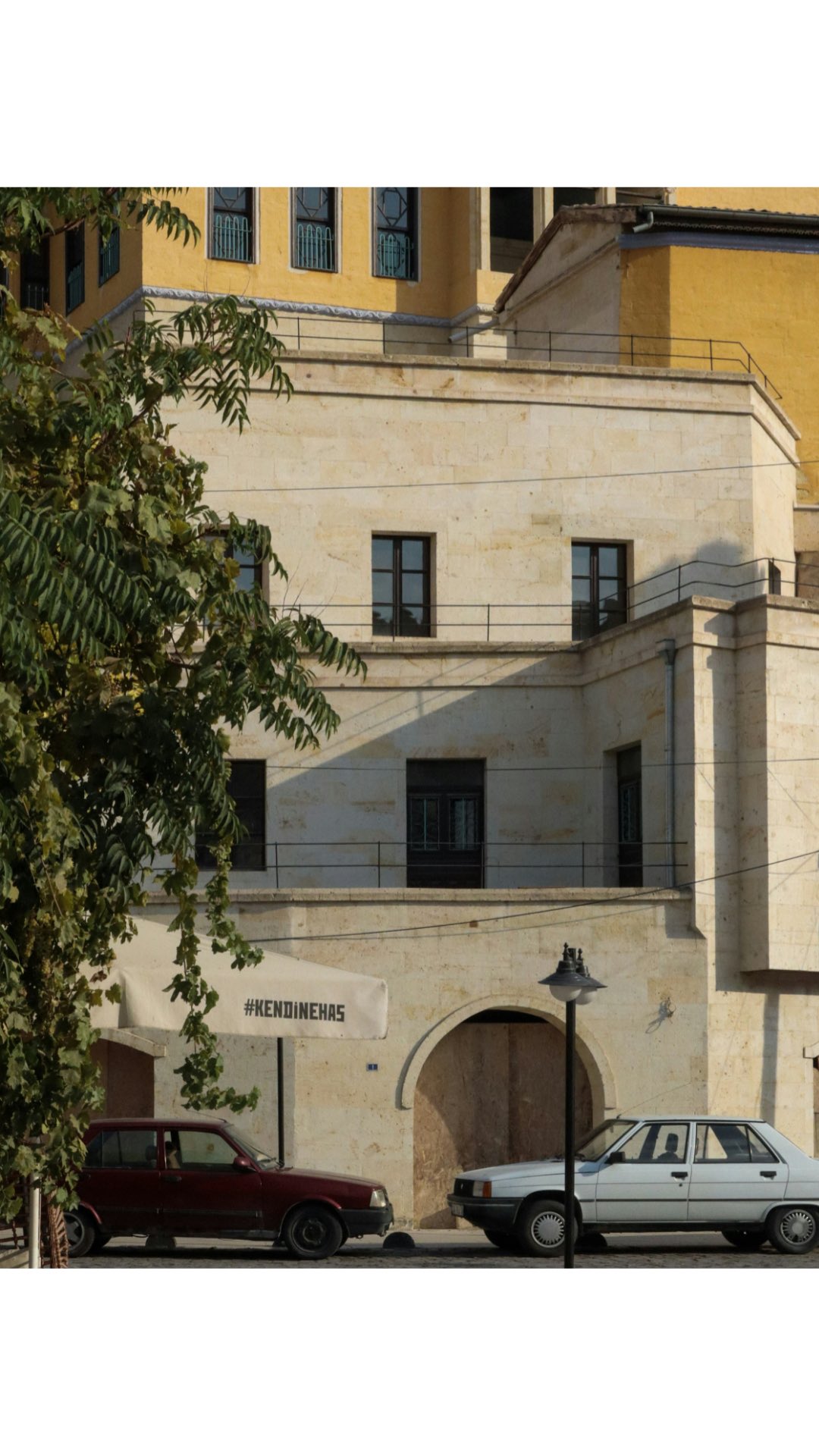 Ürgüp reminds us that true elegance is quiet; it moves with the rhythm of ages. This ground holds its timeless texture, written in formed stone and the eternal Anatolian sky.
#avantgarderefined #urgup