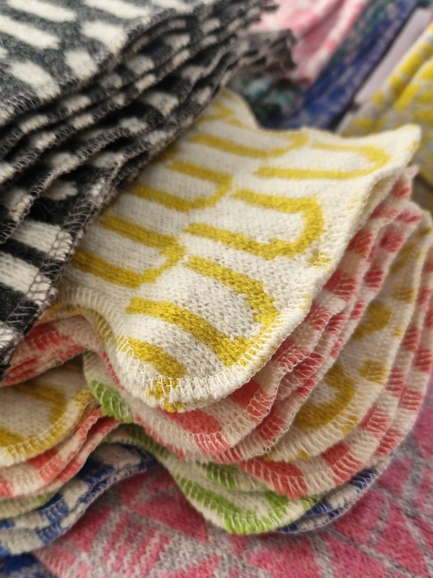 Busy in the studio today. Lots of prep for my upcoming winter markets!
First up this weekend, @teagreenevents in @abdnartmuseums. Join me and lots of amazing makers on the 1st & 2nd November. Sat 10am - 5pm, Sun 11am - 4pm in Aberdeen Art Gallety.
See you there!!
#christmasshoppingtime #teagreenevents
#aberdeenartgallery #shopaberdeen #shopsmallthischristmas #shopindependent #woolaccessories #woolisbest #discover #joinus #campaignshopindependent #buybetterbuyless #colourfriday