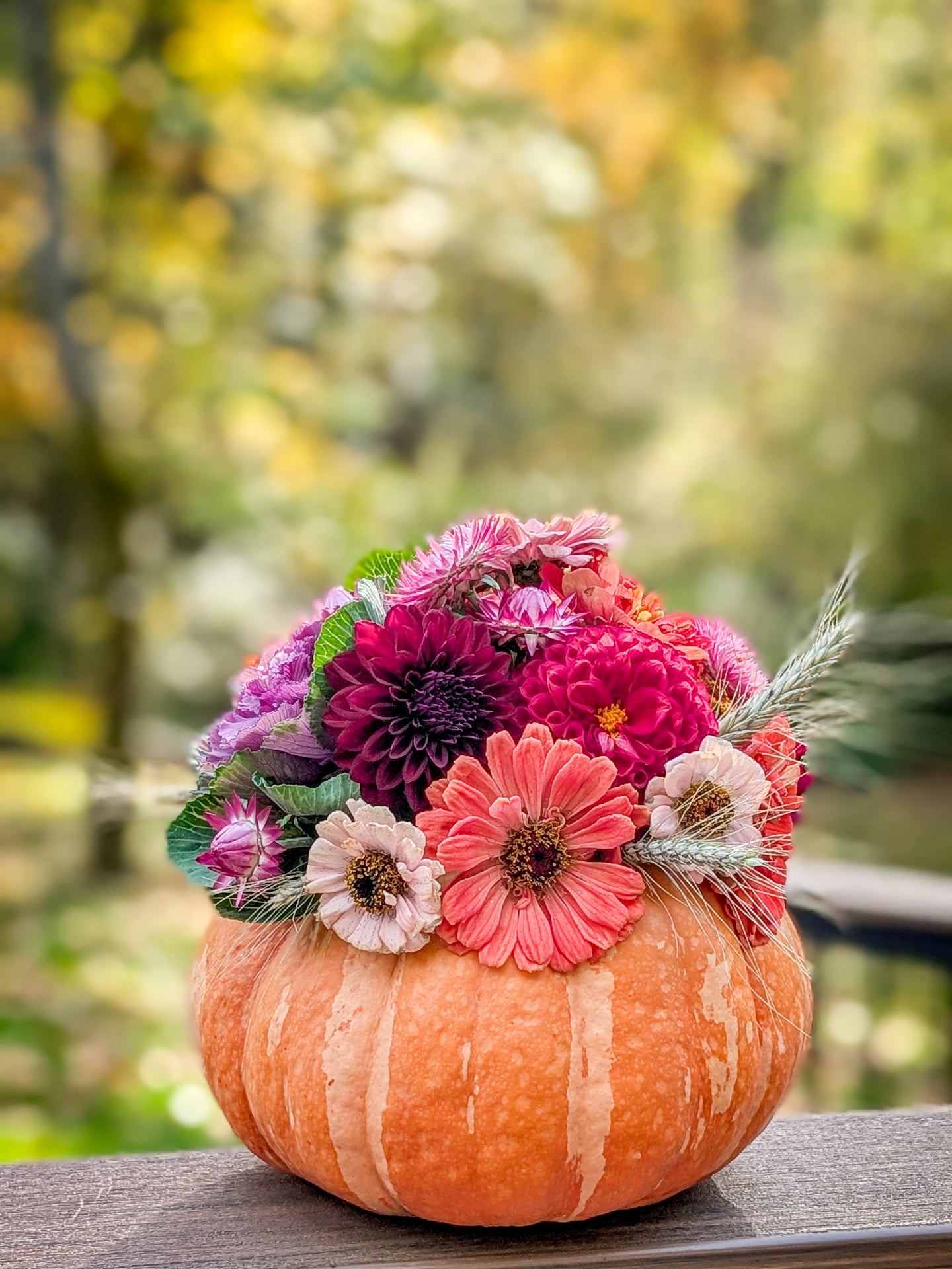 I'm letting the flowers continue to bloom and be harvested. My future self will wish I would have dug up tubers and turned over the garden beds while the weather was nice. My current self is quite content.
#gigharbormoms #florist #fallflowerarrangement #pumpkin #tacomawa