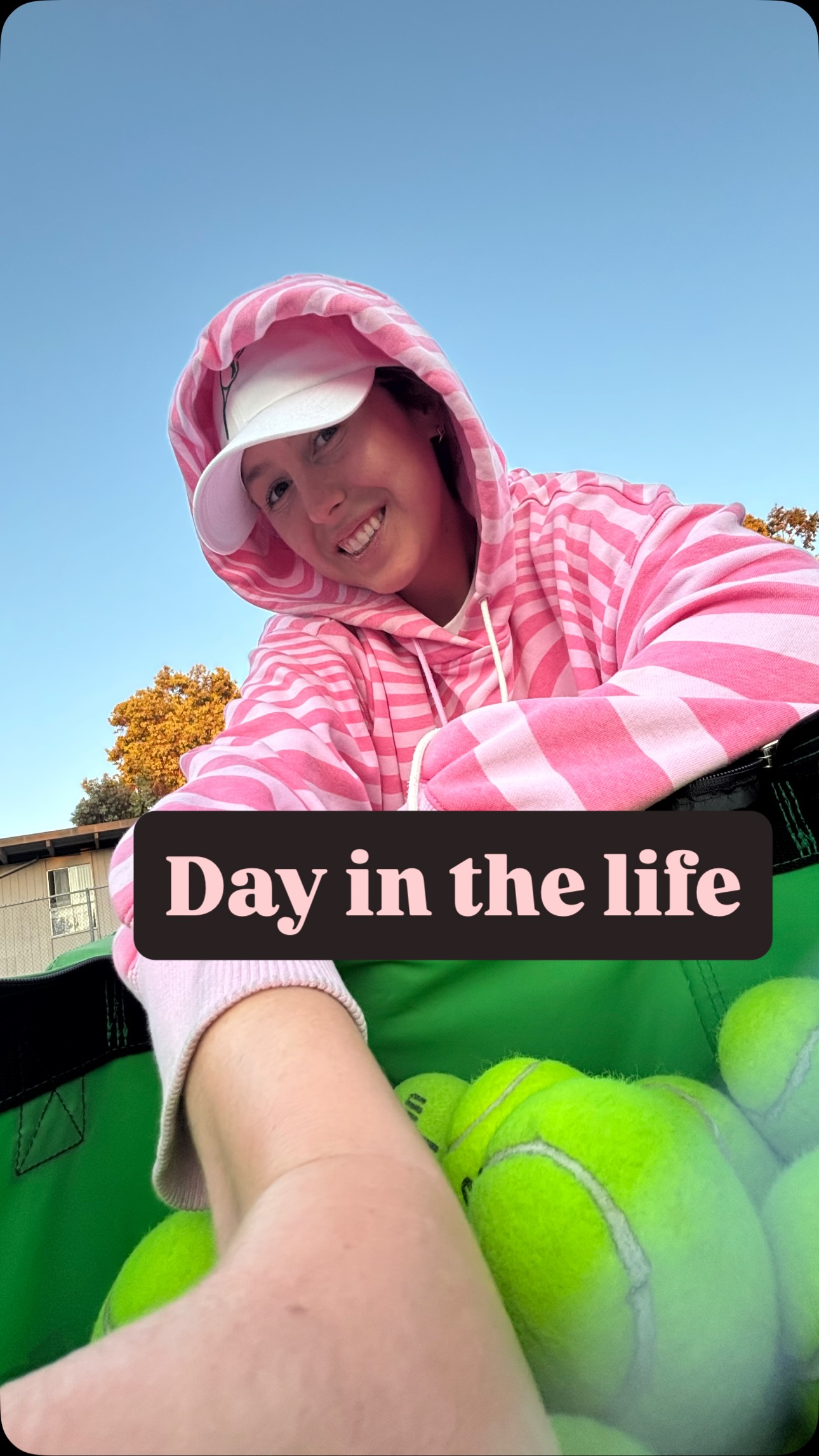 Don’t hit a backhand if it’s on your forehand side 🤷🏽♀️
Check out @tennis.brat I LOVE their style 🤩
#Tennisbrat #dayinthelife #pov #tennis #tenniscoach #pickleball #summercamps #coach #privatelessons #tennislove #countryclub #thursday #oncourt #spendthedaywithme #contentcreator #tenniscreator