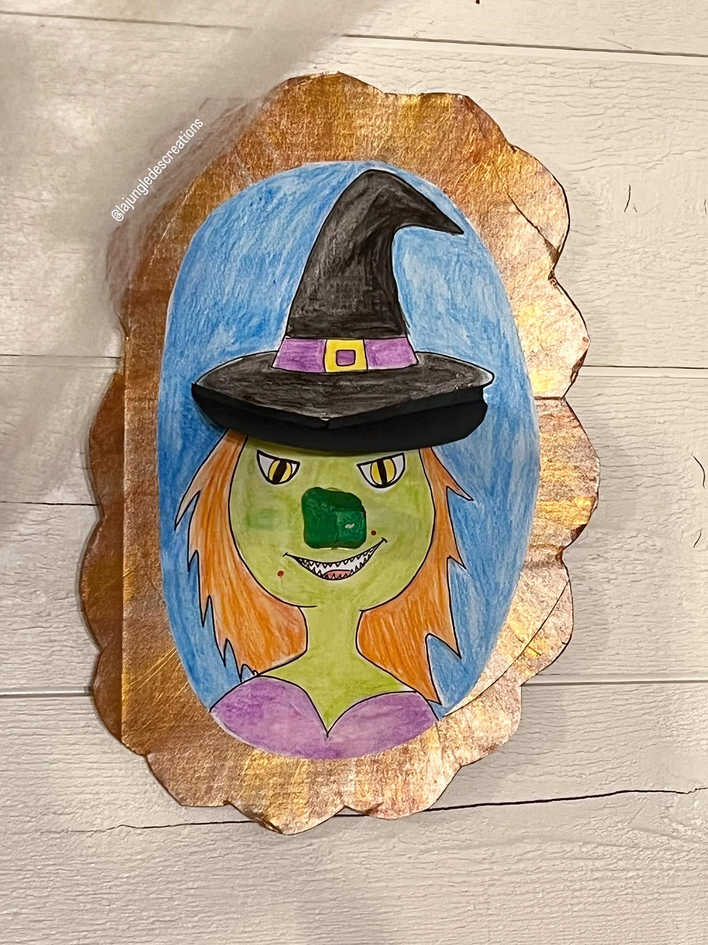 🇬🇧 Our Halloween Portraits 🎃
What better way to spend a rainy day than with a spooky Halloween craft?
We imagined ourselves as frightful (and funny!) Halloween characters, then framed our creations in golden frames to make our very own haunted gallery!
A bit of pencil, cardboard, paint, scissors, glue… and lots of imagination — before abracadabra ✨ our portraits came to life on the wall!
👉Have you ever tried making your own Halloween portraits?
It was such a hit here — especially adding the extra 3D details to bring our maleficient doubles to life! 😈
—
🇫🇷Nos portraits d’Halloween 👻
Quoi de mieux qu’une journée pluvieuse pour se plonger dans une activité d’Halloween ?
On s’est imaginé en personnages terrifiants et farfelus, puis encadrés dans de jolis cadres dorés pour créer une véritable galerie de monstres !
Un peu de crayon, du carton, de la peinture, des ciseaux, de la colle… et surtout une bonne dose d’imagination, avant qu’abracadabra ✨ nos portraits prennent vie sur les murs !
👉Et vous, vous avez déjà tenté de créer vos propres portraits d’Halloween ?
Chez nous, c’était un vrai succès — surtout le moment où chacun ajoutait ses petits détails en relief pour donner encore plus de vie à son double maléfique ! 😈
—
#defidesmainscreatives #halloweencraft #funnyportrait #halloweenportraits #kidpainting #kiddrawing #inspireuswithyourplay #funbudgetplay #activitecreative #halloween2025🎃👻🕷️ #recycleandplay #savecraftplay #myminiartist #halloweenpyssel #panduromyway #panduro #pysselinspo #pysseltips #pysslatilldesmå #återbrukspyssel