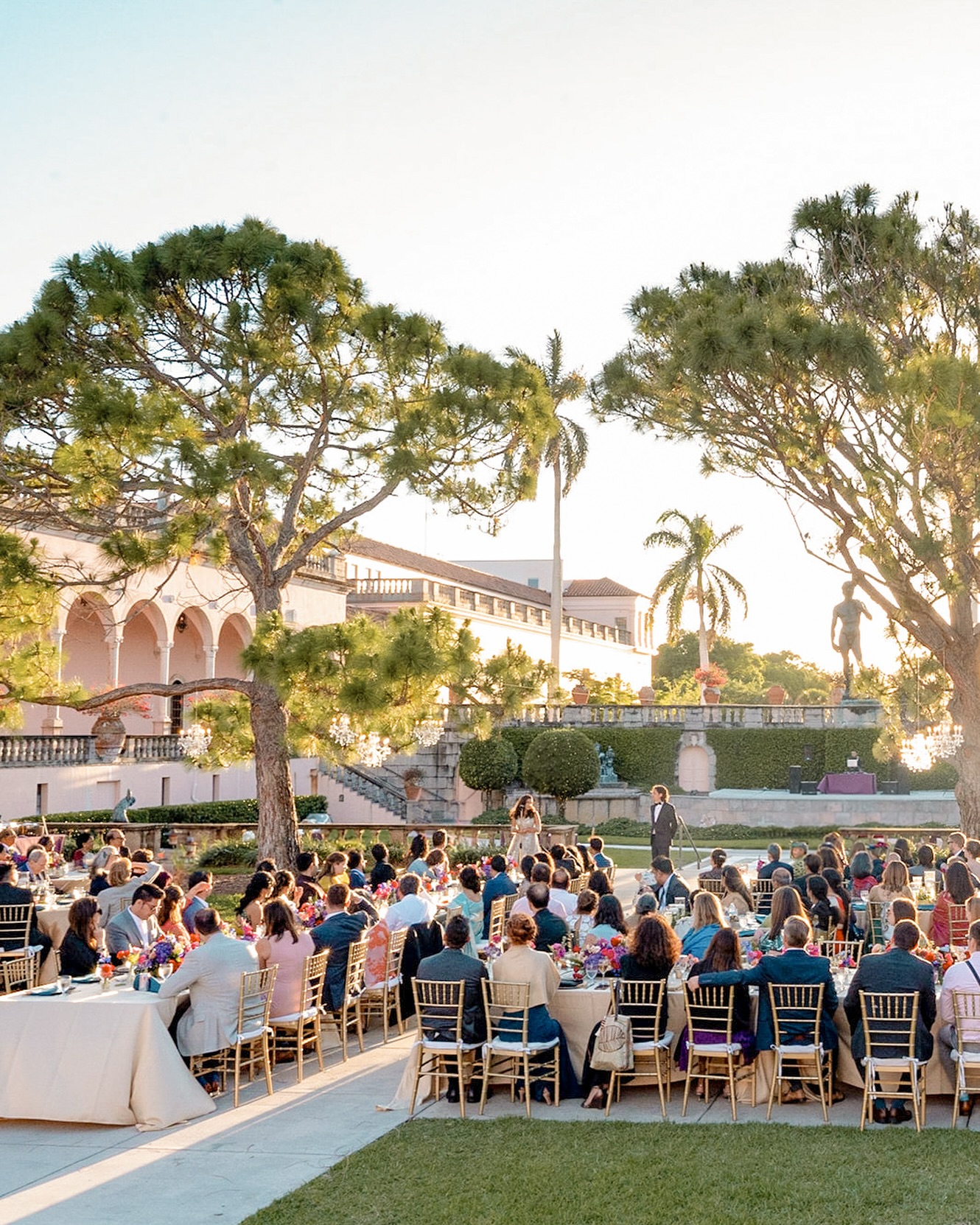 Surrounded by love
Photography: @sollisstudio
@jennifermatteoeventplanning