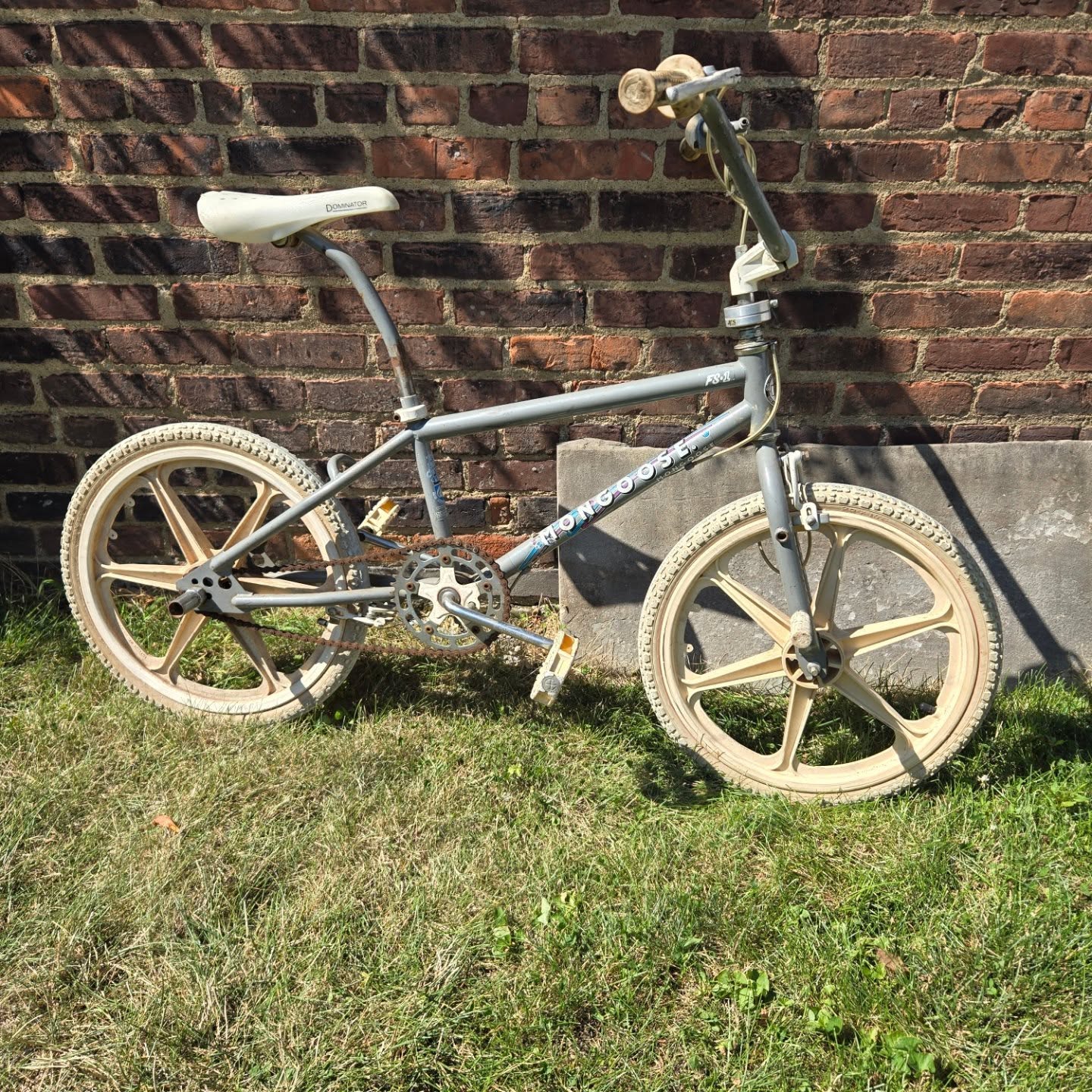 #BeforeandAfter This was a fun one. Always cool to bring back the memories of yesteryear! If you have a sentimental favorite that needs a little love, now is the time!
.
.
.
#restoration #BMX #freestyle #Mongoose
