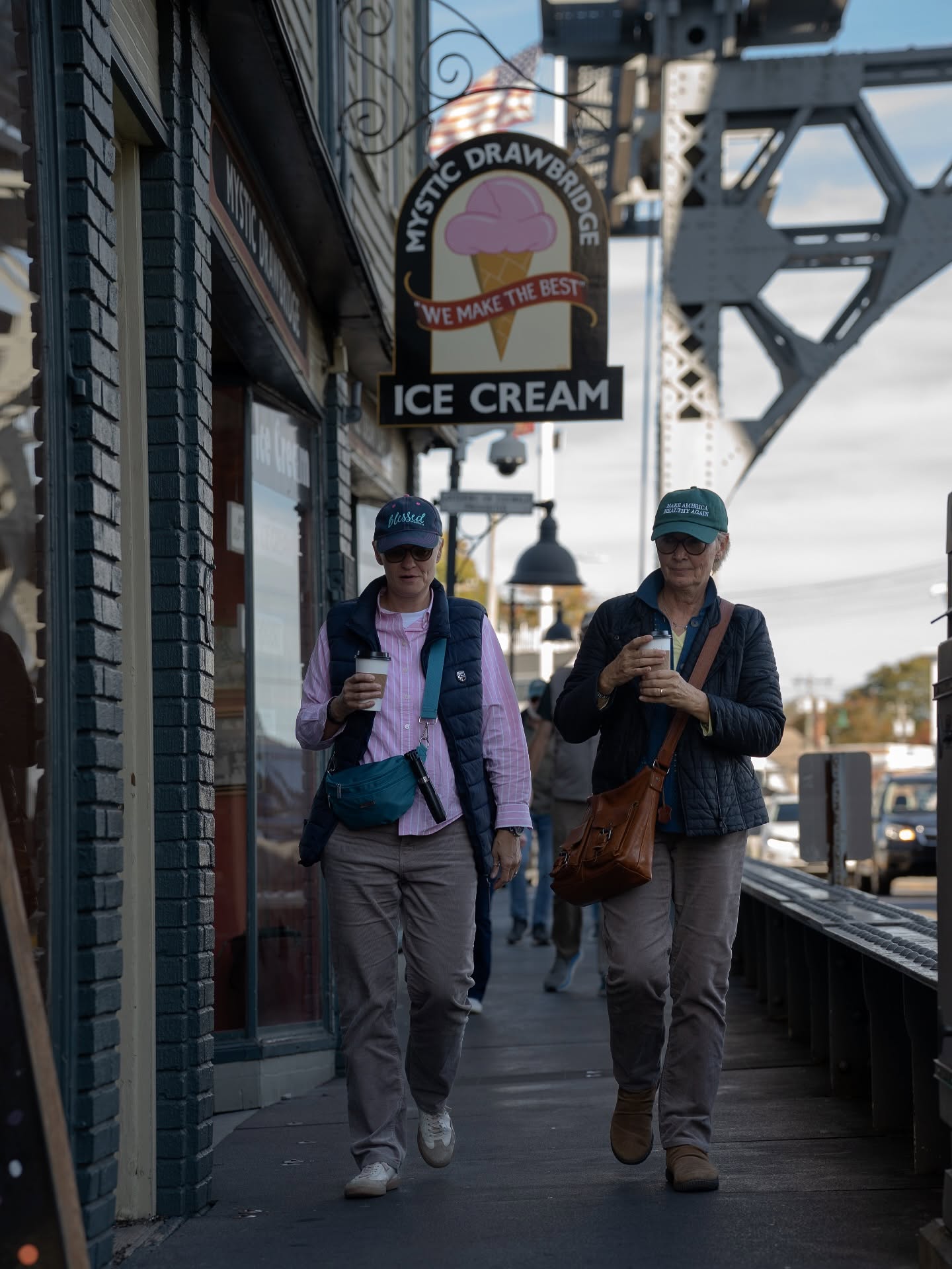 Sometimes the best part of traveling is watching life unfold around you.
__
#mysticct #visitmystic #connecticutphotography #newenglandvibes #newenglandlife #coastalliving #streetphotography #travelmoments #quietplaces #documentaryphotography #peoplewatching #lifeobserved #portraitsoflife #justakidfromeny #JoshContrerasPhotography