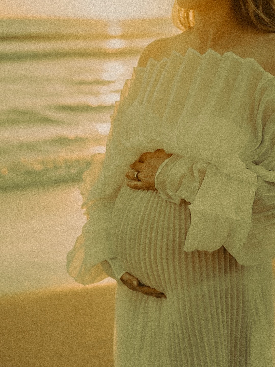 After seeing this beautiful maternity dress in person on my client, I just knew I had to get one! It’s arriving on Tuesday, and I can’t wait to photograph all the gorgeous mothers-to-be in it. ✨💛
#cozumelmaternity #cozumel #cozumelmexico #cozumelphotographer #buccanos