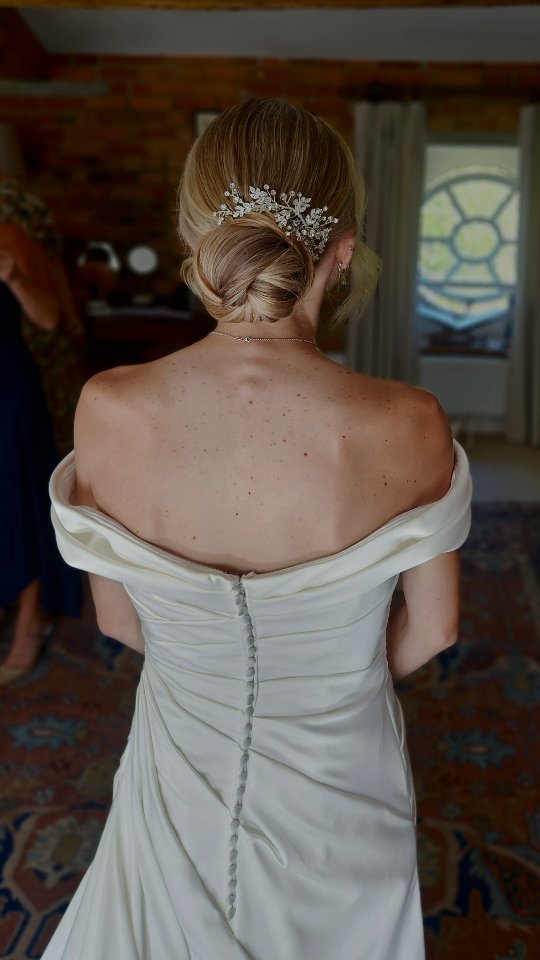 B R I D A L H A I R
Katherine bridal hair inspiration was a low, slightly textured bun.
Working with @catherinetaylorbridalteam
@tinkboutique_salon - make-up
#bridalhair #hairinspo #hairstyle #weddingmorning #weddinghair #weddinghairandmakeup #weddingdayhair #hairandmakeupartist #weddingsupplier #bride #bridalinspo #catherinetaylormakeupartist