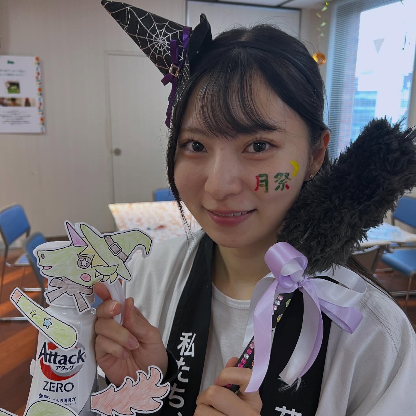 イベント会場でご一緒させて頂いた花王の社員さんにもフェイスペイント。
12月のイベント「月祭」のロゴをかわいくささっとフェイスペイント。 KAOつながりです笑