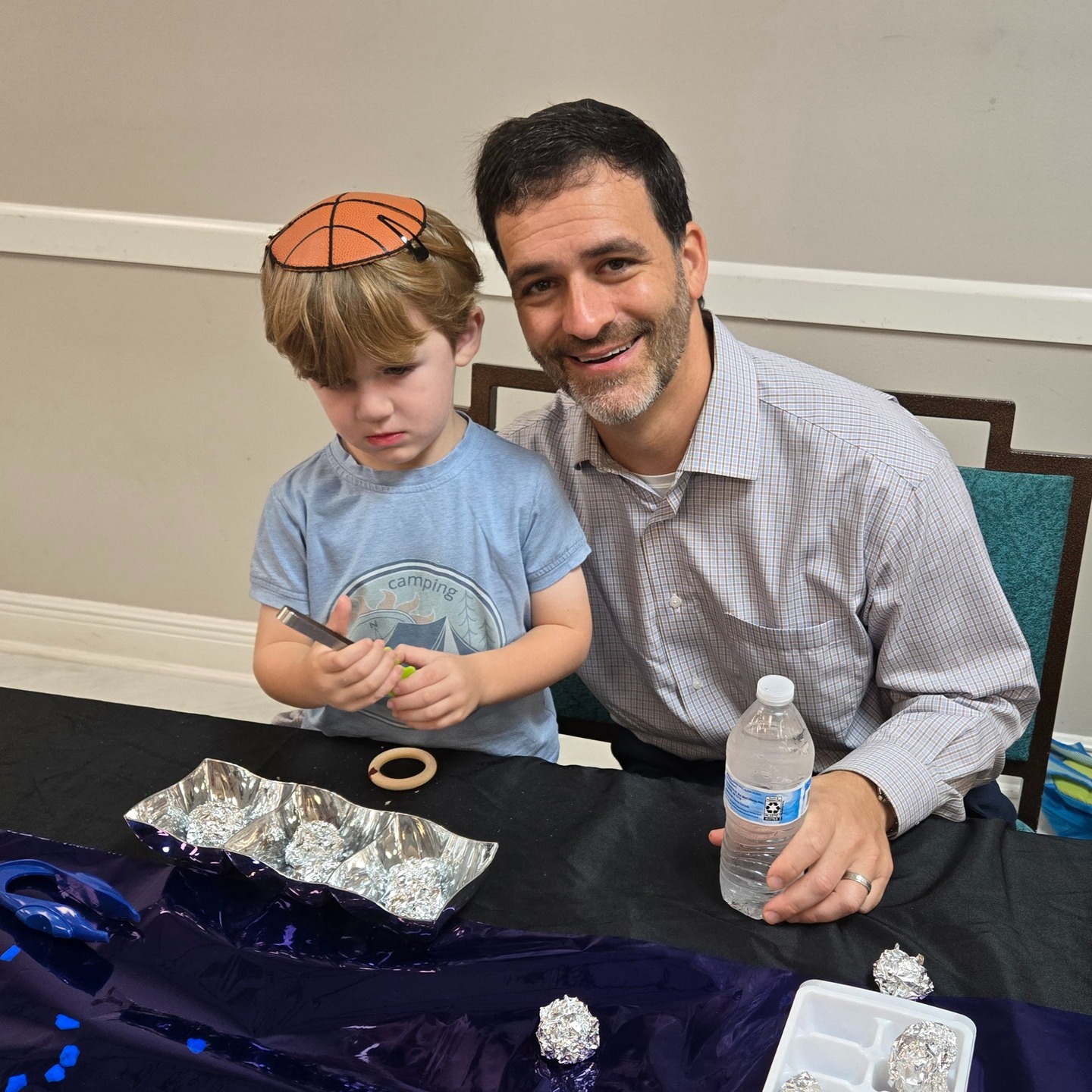 What a morning! Our Muffins with Dads event was such a special time together, exploring Day Four of Creation: Sun, Moon, and Stars!
Dads and kiddos rotated through seven creative provocations from experimenting with “moon dust” and glowing stars to building solar systems and watching their “planets” orbit.
It was so sweet seeing the dads fully immersed... laughing, learning, and creating side by side with their little ones. The kids were so proud to share their world with you!
Thank you to all the amazing dads who joined us and made the morning so meaningful!
#preschool #reggioemilia #earlychildhoodeducation