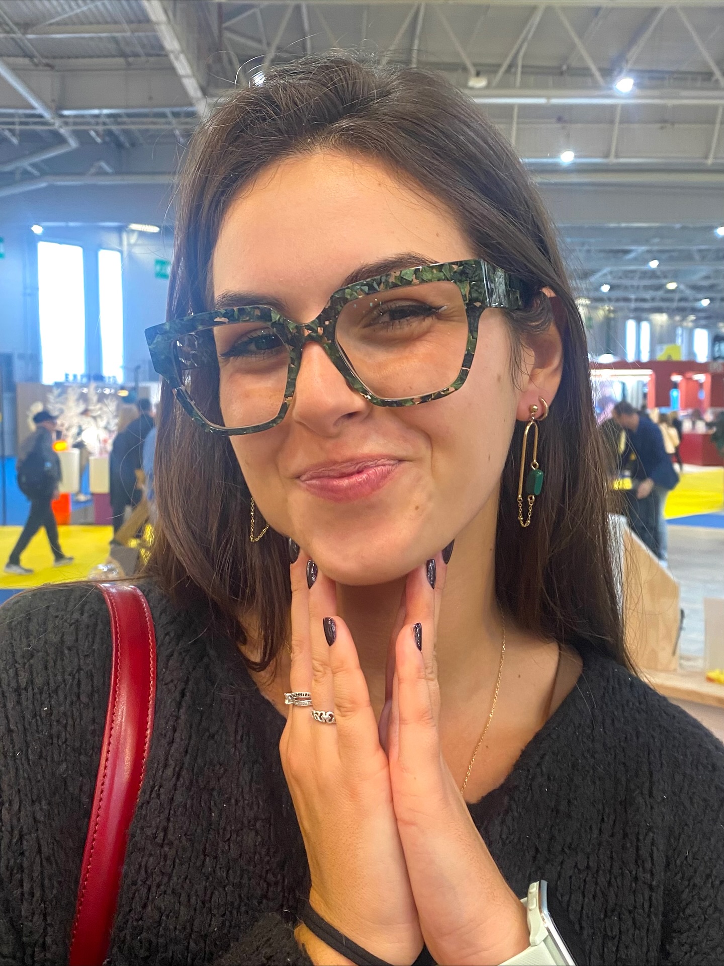 Quand la belle @cynthoche vient me voir au salon international et qu’elle craque sur ces boucles asymétriques verte ❤️
Merciiiii 🥰
