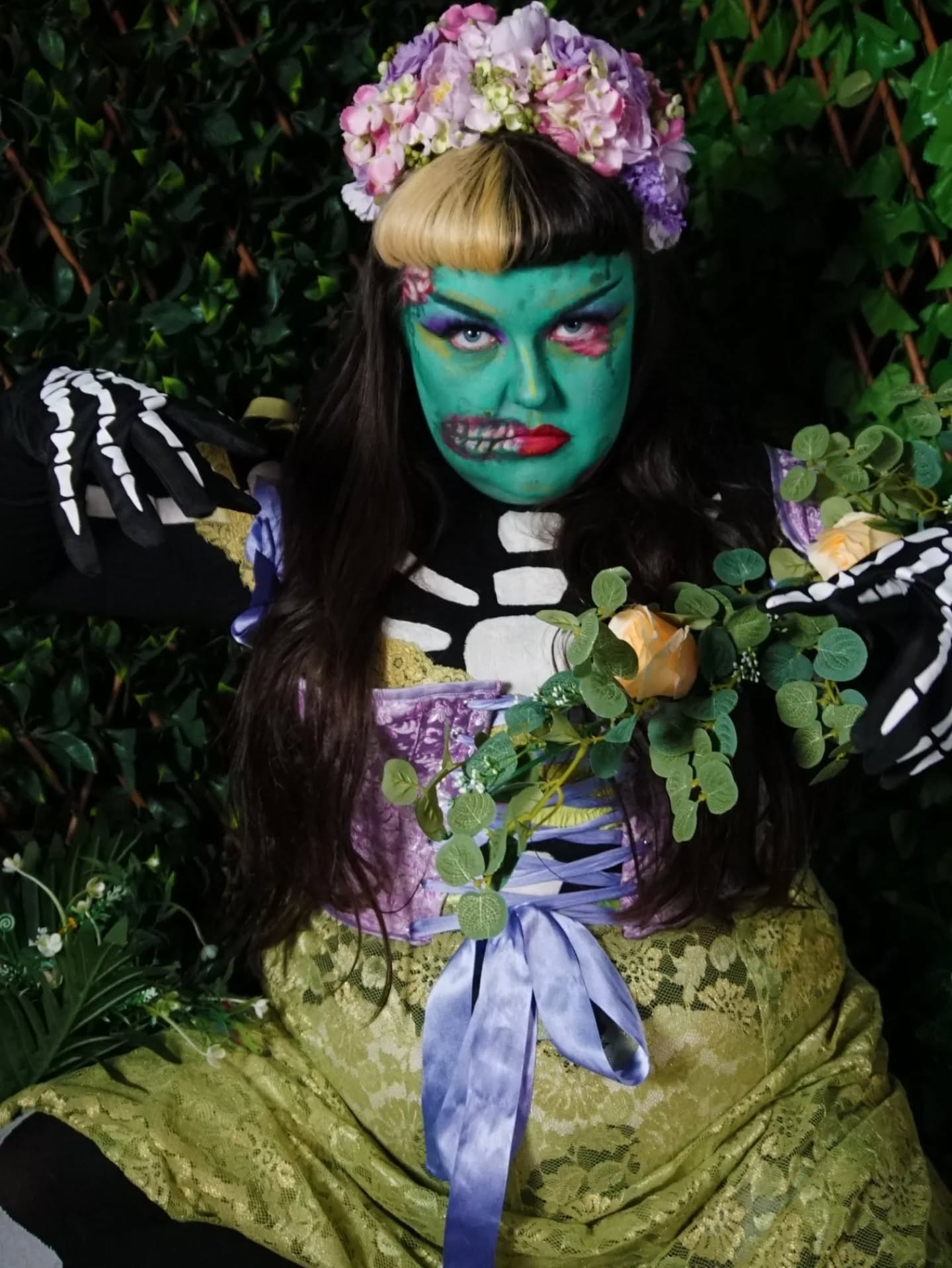 Week 4 of #lucywilkinshalloween is Zombie themed.
This was the most fun I've had on a shoot in a while 😂 Swipe through to see the tale of Zombie Vs Dog 🧟♀️🐶 Freckle gets upset if I don't include him in my photoshoots 🤣
#zombie #livingdead #zombieappocalypse #halloweencostume #costumeideas #jackrussells