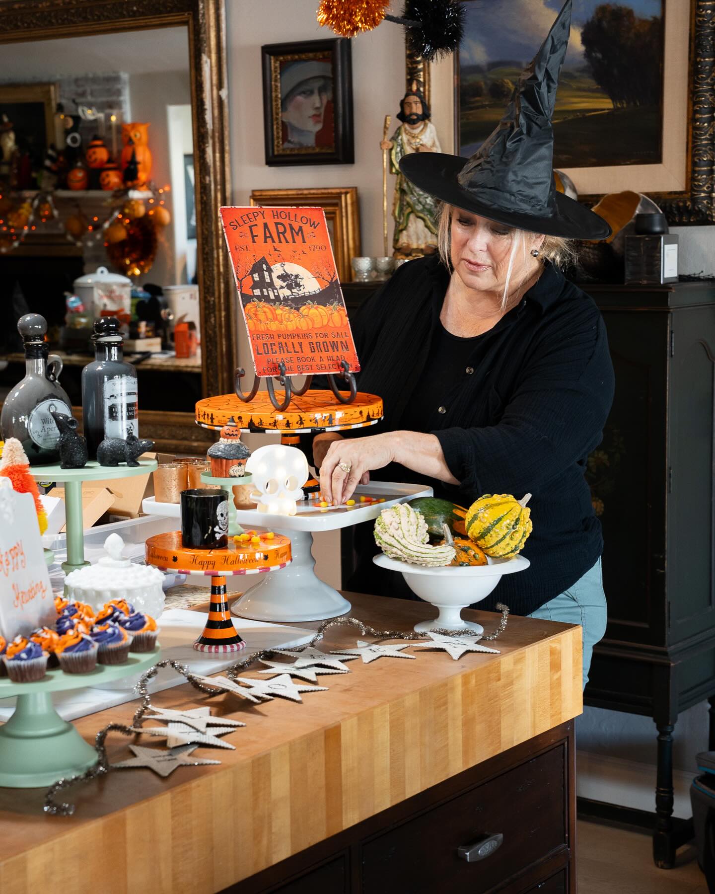 Halloween is one week away! But who’s counting.... 🎃👻💀
Here’s a littke throwback to some of my favorite Halloween inspired treats and cocktails. Whether you’re hosting a Halloween party or you just want to make a couple of spooky treats, I have you covered!
We have curated so many spook-tacular recipes, cocktails & decor inspiration to make this Halloween one to remember!
#halloween #halloweekend #halloweendesign #halloweeninspired #halloweencocktails #spooky #interiors #interiordesign #designer #pkhome #paigekunkledesigns