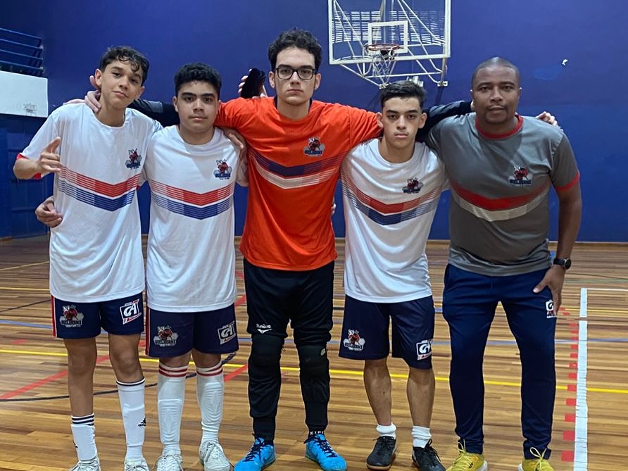 Neste final de semana o colégio Anglo Alante Guilherme de Almeida, finalizou sua participação na modalidade Futsal sub 18 resultando no vice campeonato na série bronze e o sub 14 em 4° lugar na série Ouro do campeonato dos Jogos Escolares Paulista (JEP). Realizamos mais dois jogos na Copa ACM, representando o colégio no Futsal, na categoria sub 14 e sub 18. Parabéns atletas/estudantes!!! ⚽️😍🙏🏾
#somosga #angloalante
#colegioguilhermedealmeida