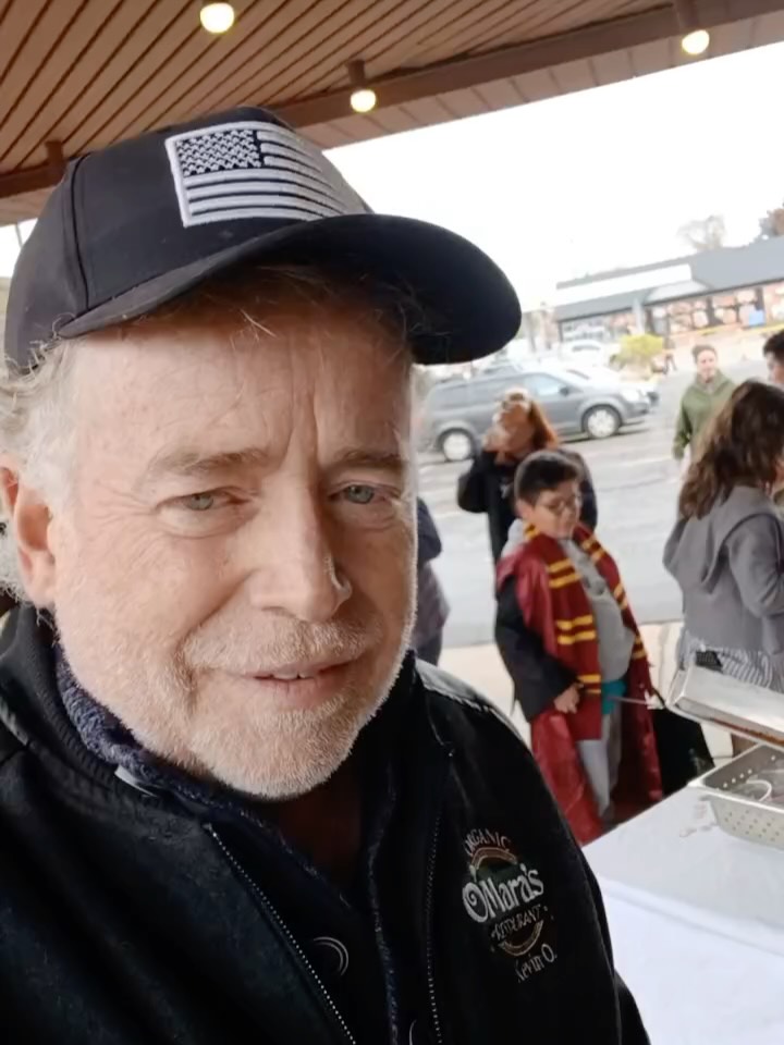 Till 3pm we are having an early Halloween with the community! Join us!