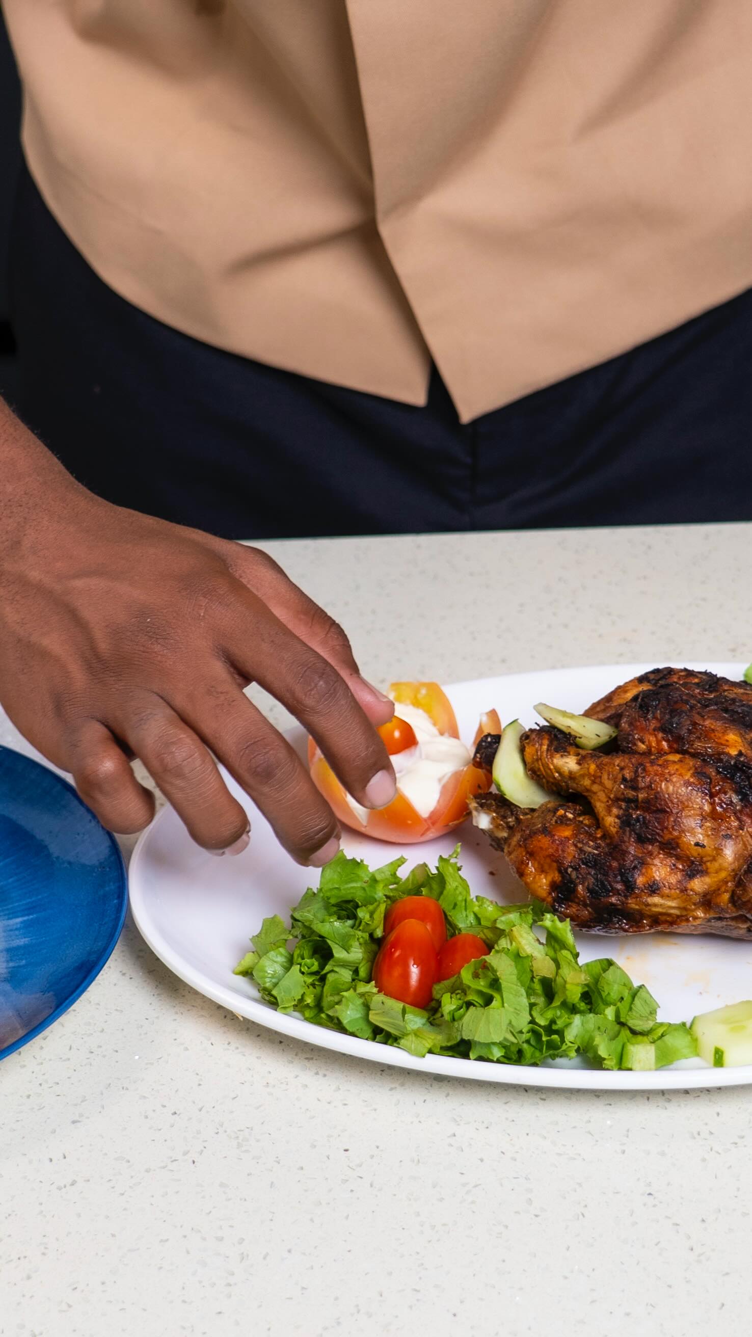 Découvrez l’art culinaire sous un nouveau jour lors de notre Masterclass Cuisine animée par nos chefs passionnés.
Au menu : la sauce froide, un plat aussi frais que raffiné 🌿
📍 Résidence Malakaï, Ngor Virage