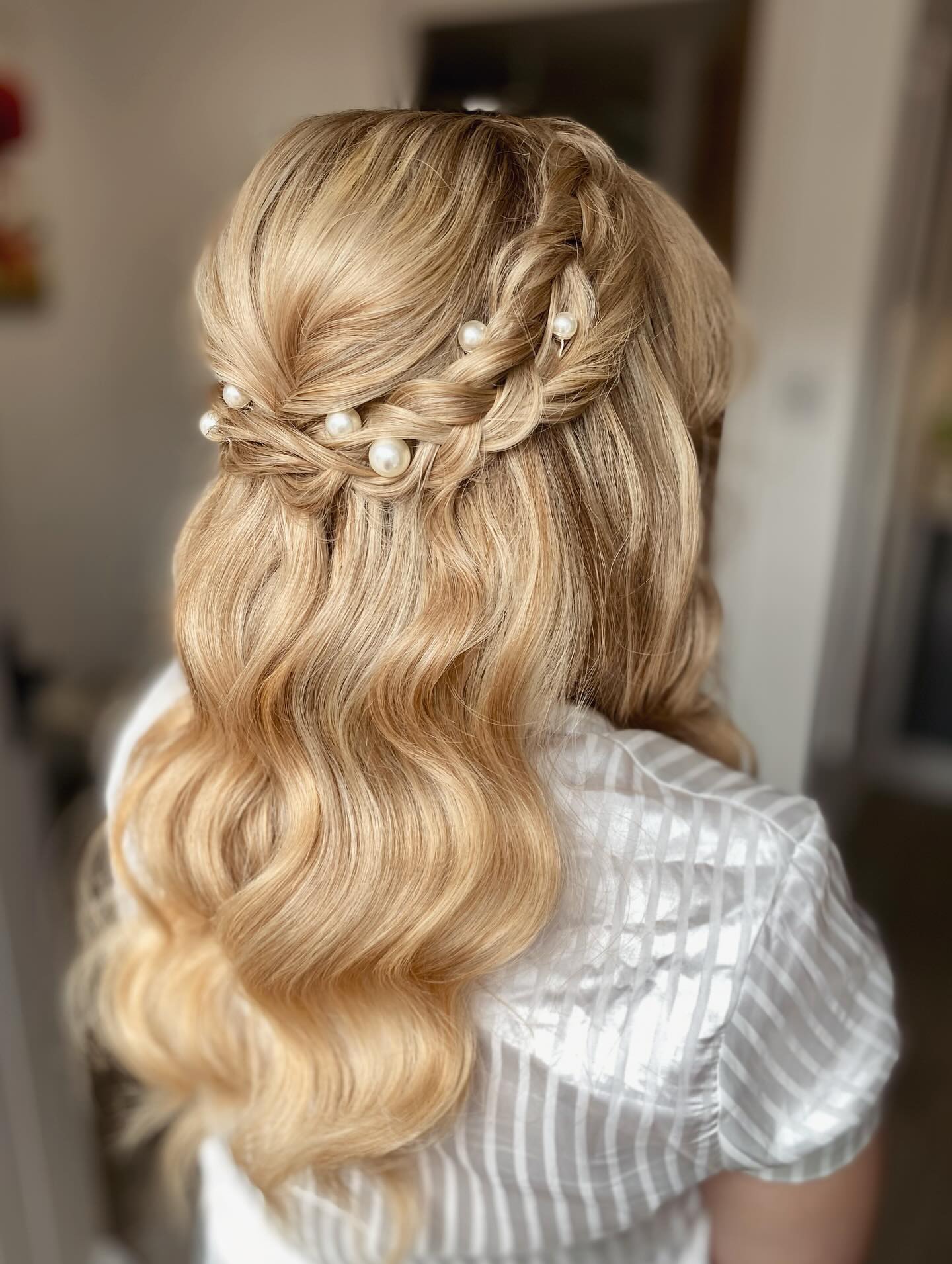 Braids, waves, and pearls - the dream trio for Marta’s romantic, effortless bridal look 🤍✨
This half-up style had all the soft texture and detail while still feeling relaxed and natural - the perfect match for her beautiful off-the-shoulder dress and gorgeous bouquet.
Right at the end of her trial, we added a little volume through the front to lift the hair away from her face, and that was the moment she fell in love with the look 🥰 It instantly felt elevated to bride level! ✨🤍
Brides, head to the link in my bio to enquire about your wedding hair styling 💌
Bride @marta_gilchrist
Makeup @makeupbysophiealice
Hair @charlotteheather_bridalhair
Dress @ivorywhitebridal
Dress alterations @the_bridal_seamstress
Flowers @flowersonmainstreet
Venue @thecarriagehall
Bridal Prep Venue @primrosehousebandb
#bridalprep #bridetobe2026 #bridetobe2027 #weddinghairspecialist #weddinghairstylist #nottinghambride #thecarriagehall #thecarriagehallplumtree #nottinghamweddings #nottinghamweddingvenue #nottinghamshirebrides #weddinghairnottingham #eastmidlandswedding #eastmidlandsweddings #autumnweddings #autumnweddingideas #leicesterwedding #weddinghairleicester #weddinghairleicestershire #bridalhair #halfuphalfdownhairstyle #bridalpearls