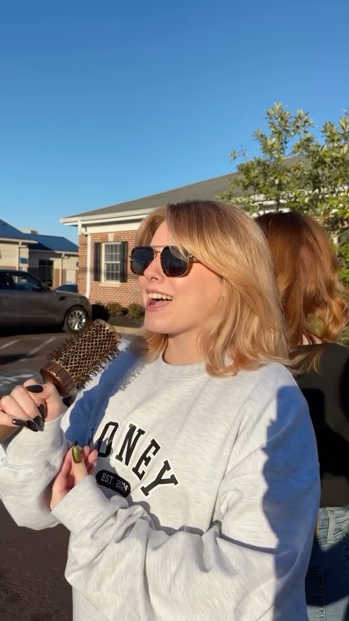 Putting on a show between clients 🎤