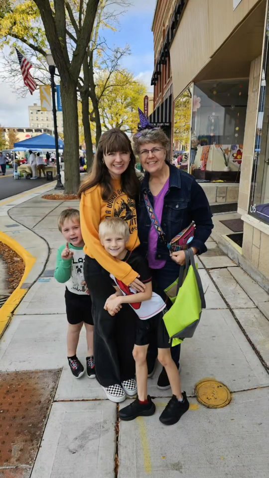 MUST VISIT PUMPKIN PATCHES IN WI 2025 🎃
Follow @4TicketsToTravel for more! Visit my blog (linked in bio) for the FULL GUIDE!
🍂 @thelittlefarmerwi – Malone / Fond du Lac
🍂 @busybarnsadventurefarm – Fort Atkinson
🍂 @waldvogelsfarm – Juneau
🍂 @ebertsgreenhouse – Ixonia
🍂 @bassesfarms – Colgate
Save, share and tag who you’d like to go with while fall weather still lingers!
.
.
.
.
#bestpumpkinpatchesinWisconsin #WisconsinFallActivities #familytravelWisconsin #pumpkinpickingWisconsin #fallfamilyguide #Wisconsinwithkids #fallbucketlistWisconsin #Wisconsinroadtrips #Wisconsinfarmadventures #4TicketsToTravel #Wisconsintravelblog #fallfamilyfunWisconsin #kidfriendlyattractionsWisconsin #Midwestfamilytravel