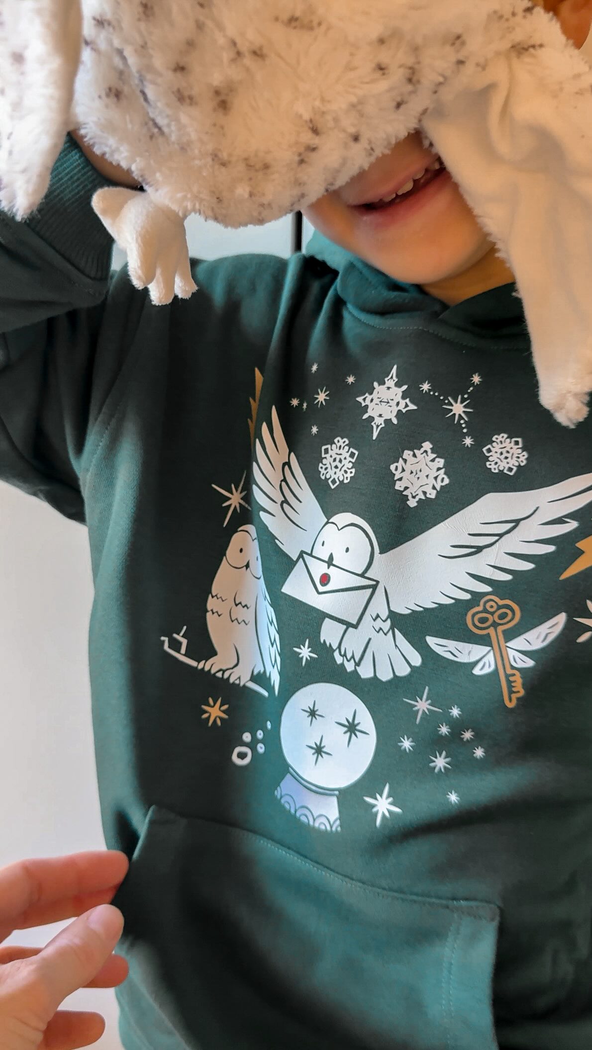 Kein Hexenwerk – nur ein bisschen Kreativität, Teamwork und ganz viel Liebe. 🧙♂️💛
Unser DIY-Zauber-Pullover ist mehr als nur ein Kleidungsstück – es ist eine Erinnerung, die man tragen kann. ✨𝚆𝚎𝚛𝚋𝚞𝚗𝚐 𝚞𝚗𝚋𝚎𝚊𝚞𝚏𝚝𝚛𝚊𝚐𝚝
#CricutMade