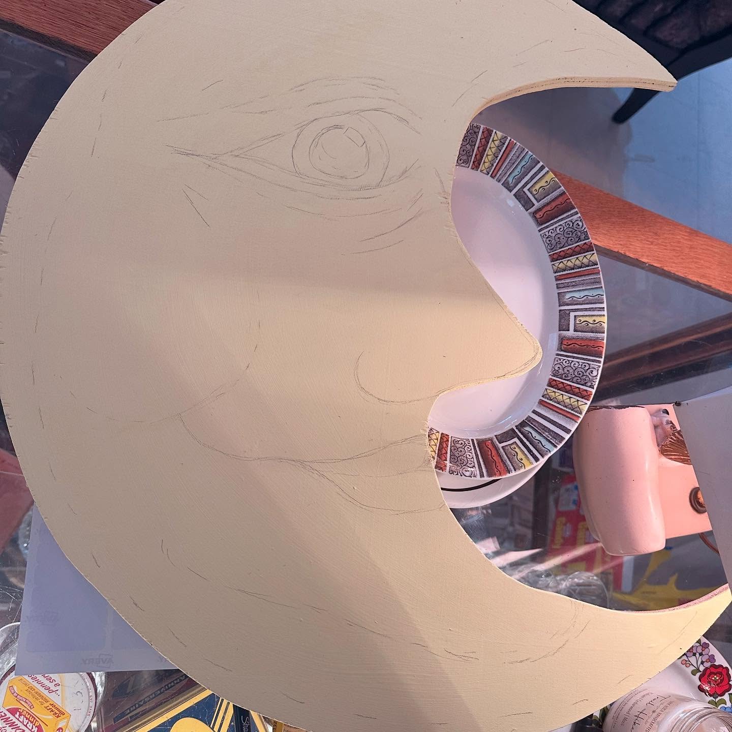 We're getting spooky with our Halloween window display 🎃! I love doing these displays, especially for fun holidays.
Fun fact: Jodi is a trained stager and merchandiser!