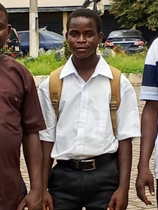 Imorgon händer det 💥 Våran lilla Leffe byter ut Svegs IK uniformen till sin nya skoluniform och börjar gymnasiet på Swedru Secondary School!
Han kommer till största delen att bo på skolans internat. När han är ledig kommer han att åka hem till sin familj i byn. Vi har sedan Leffes första dag i livet stöttat han och hans familj ekonomisk och nu kan vi tack vare ert stöd fortsätta med det under hela hans gymnasietid!
Vi kan inte tacka er nog och vet att Leffe är så otroligt tacksam och har lovat oss att göra sitt absolut bästa för att fortsatt få fina resultat i alla skolämnen, det gör oss stolta! 🩷