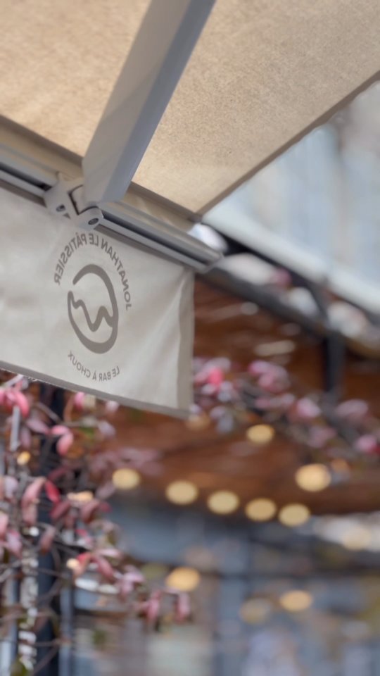 Un petit tour Ă la boutique Jonathan Le PĂątissier,
On choisit sa chouquette du moment, son chou du moment, on glisse le tout dans une jolie boĂźte⊠et câest parti pour un moment de pure gourmandise.
Parce quâil nây a rien de mieux quâun chou tout frais, garni Ă la minute.
Jonathan Le PĂątissier â 14 avenue MarĂ©chal Foch, Nice
đ„ @k_rolight_food