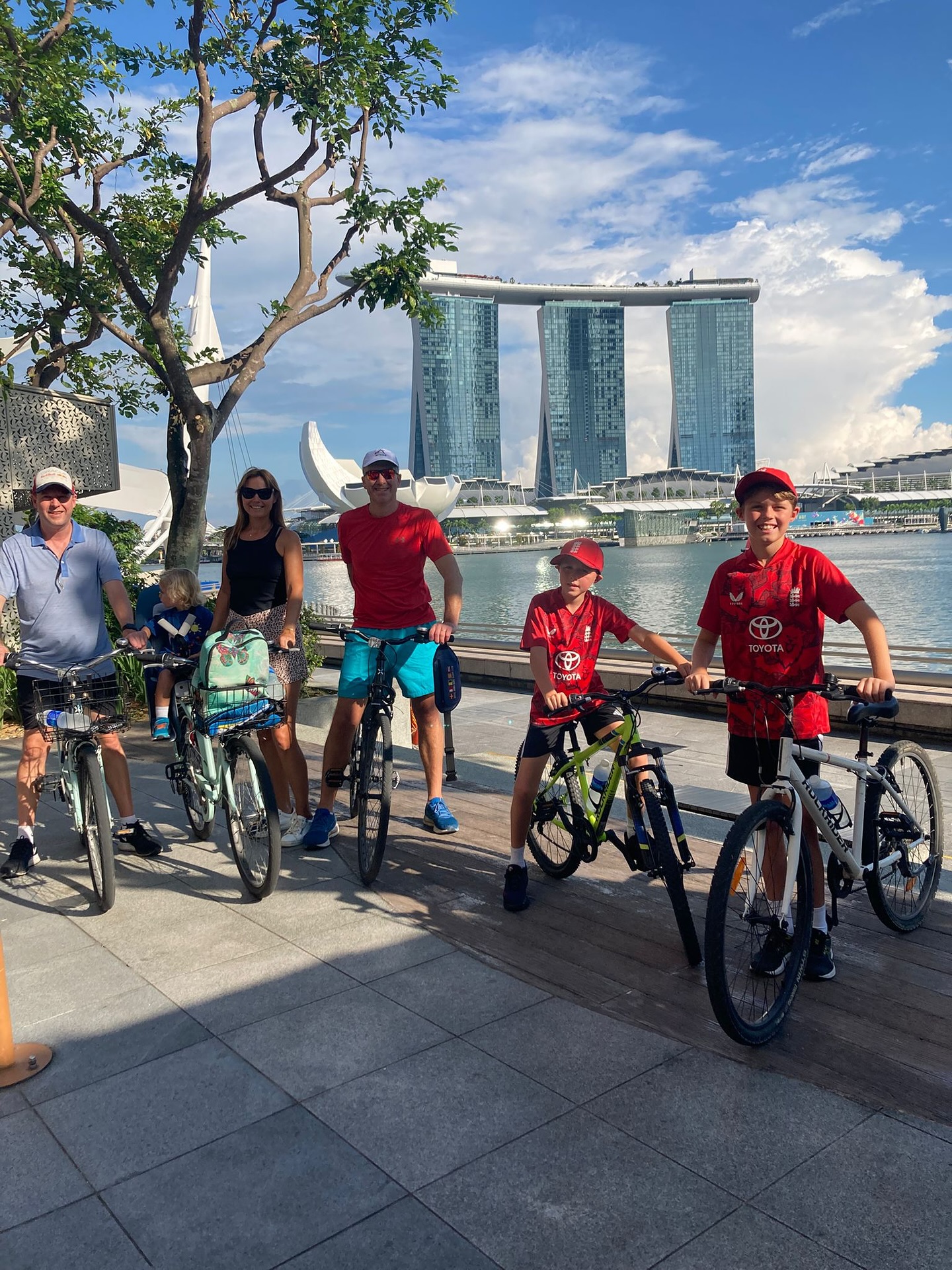 Get yourself a bike before exploring Marina Bay, Singapore! It is a big area that is difficult to walk around, places to visit - Gardens By The Bay, Marina Barrage, Marina Bay Sands, Merlion Park and Colonial District. #bikerental #gardensbythebay #marinabarrage #merlion #exploresingapore #visitsingapore #cityscoot