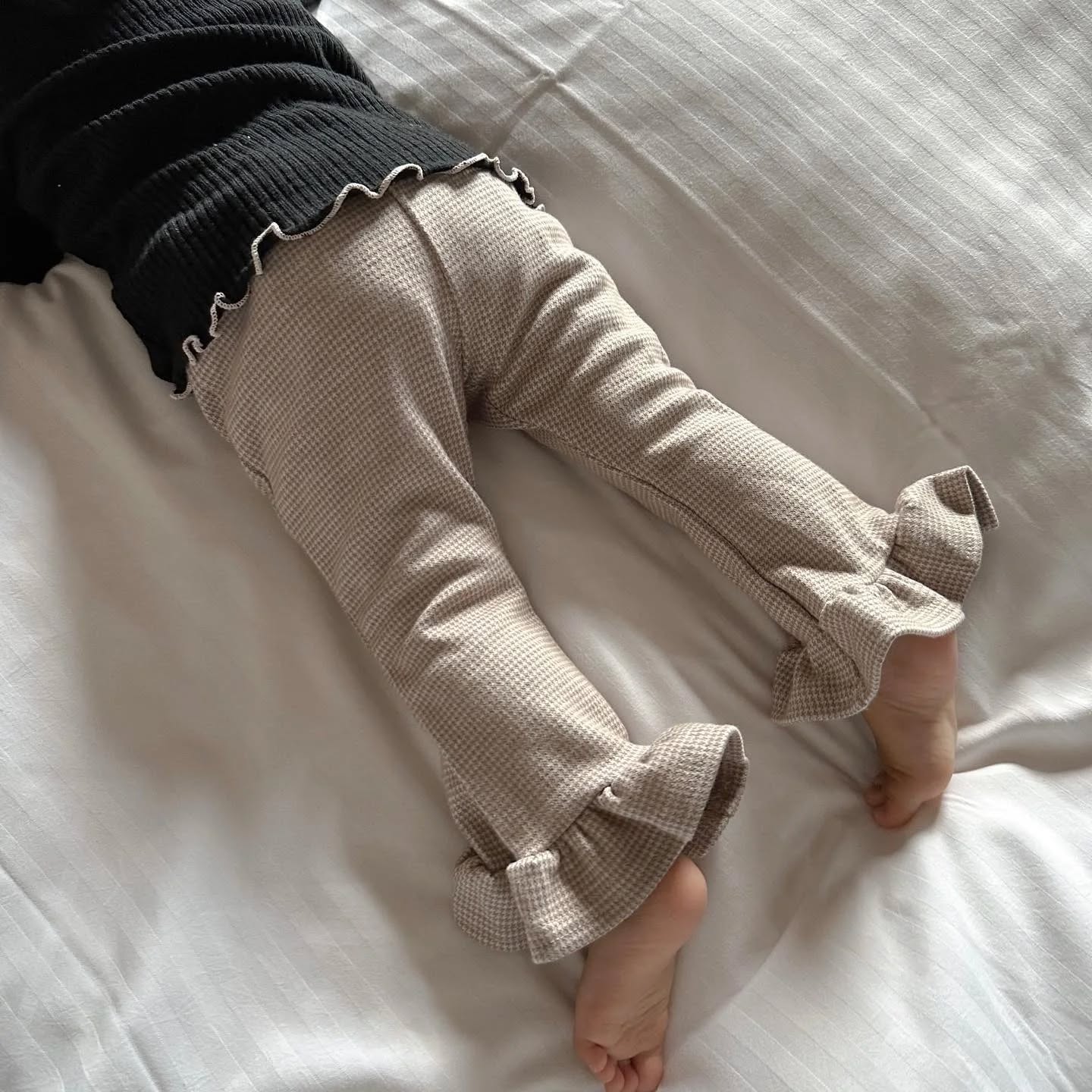 The most beautiful pants are now available in check beige and check pink !